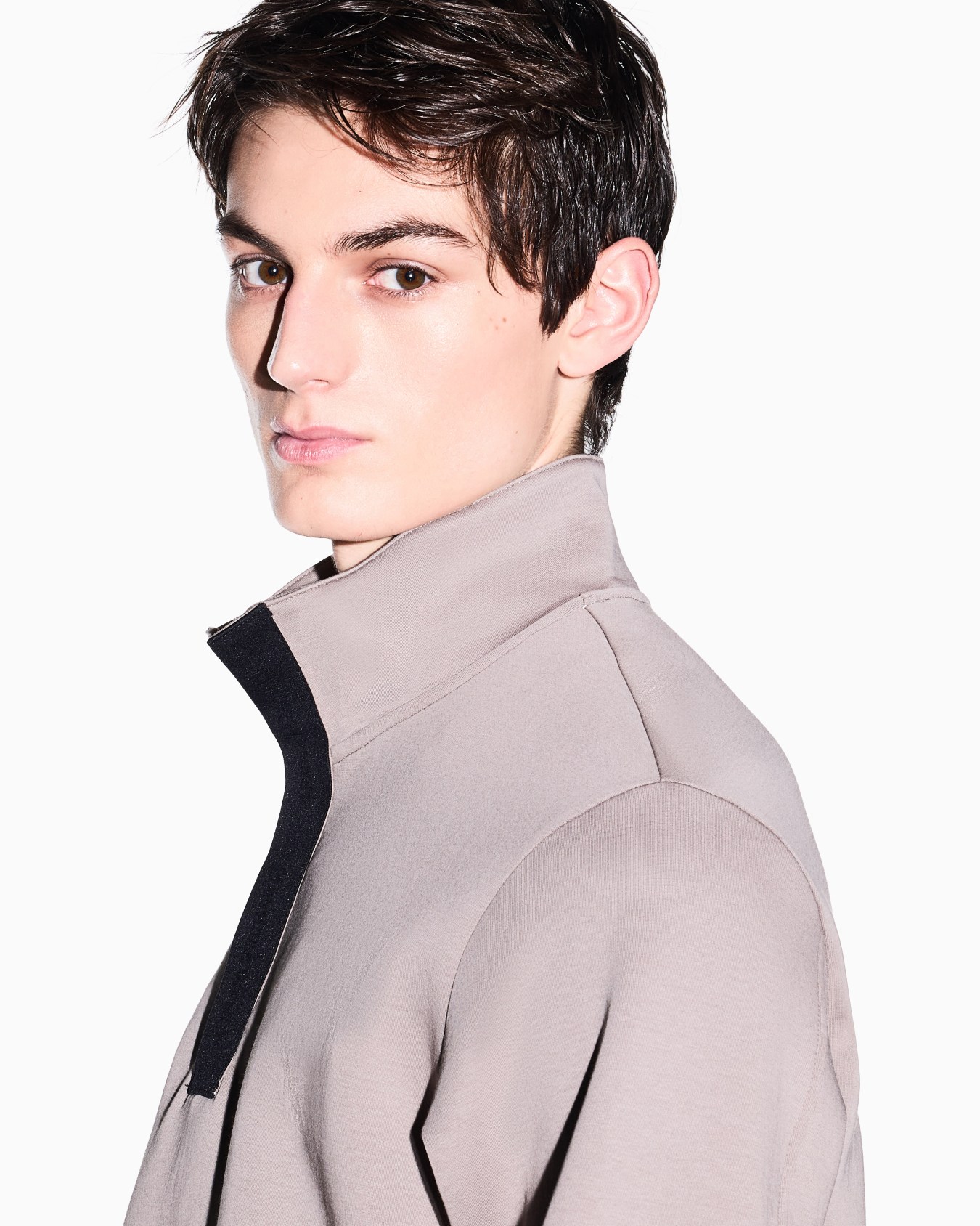 Sudadera con cuello alto y cremallera Diapositiva 4