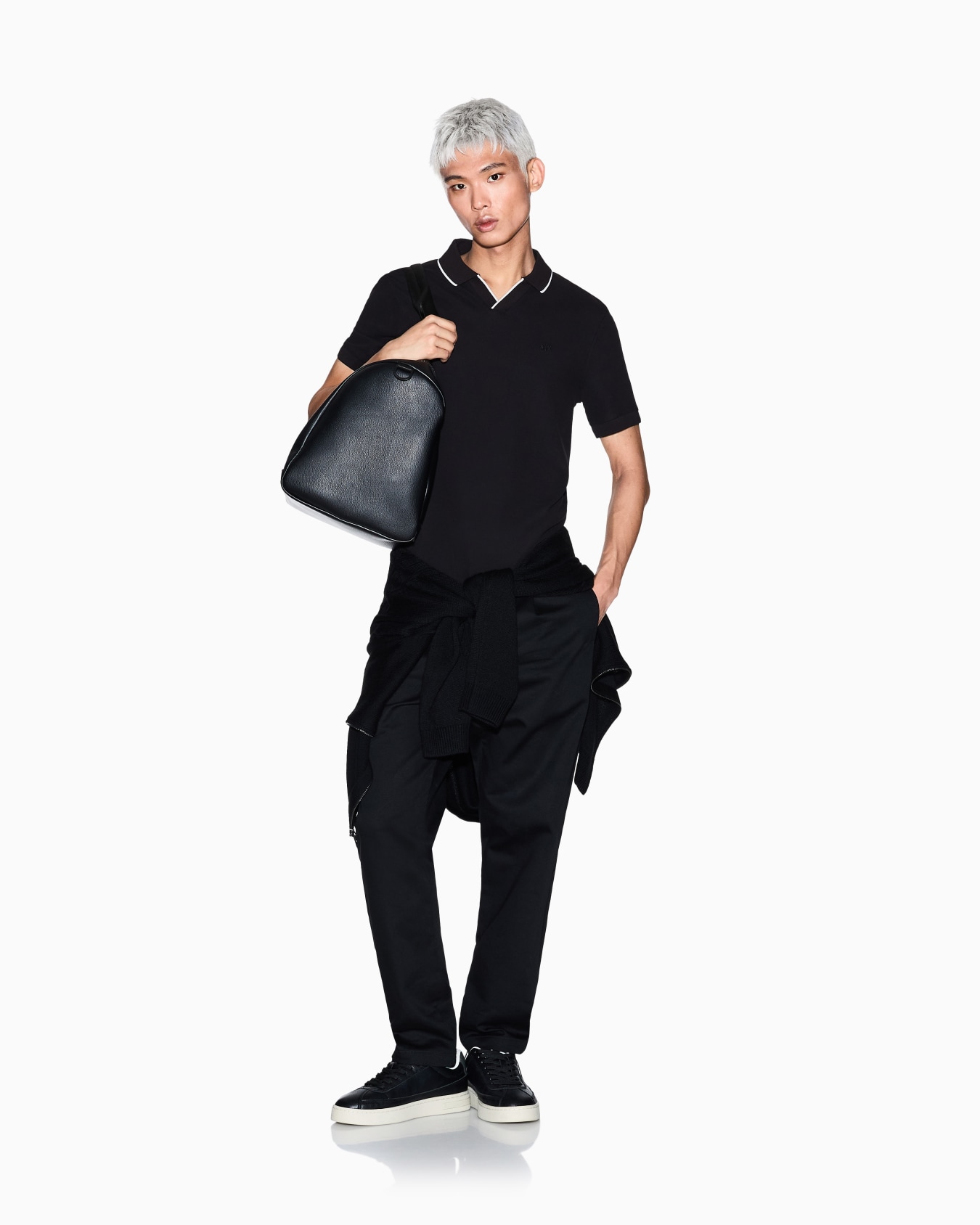 Polo shirt with contrasting profiles Slide 1