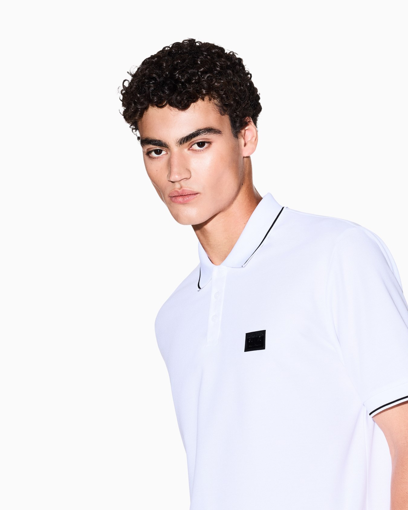 Polo coupe régulière avec profils contrastés Diapositive 4