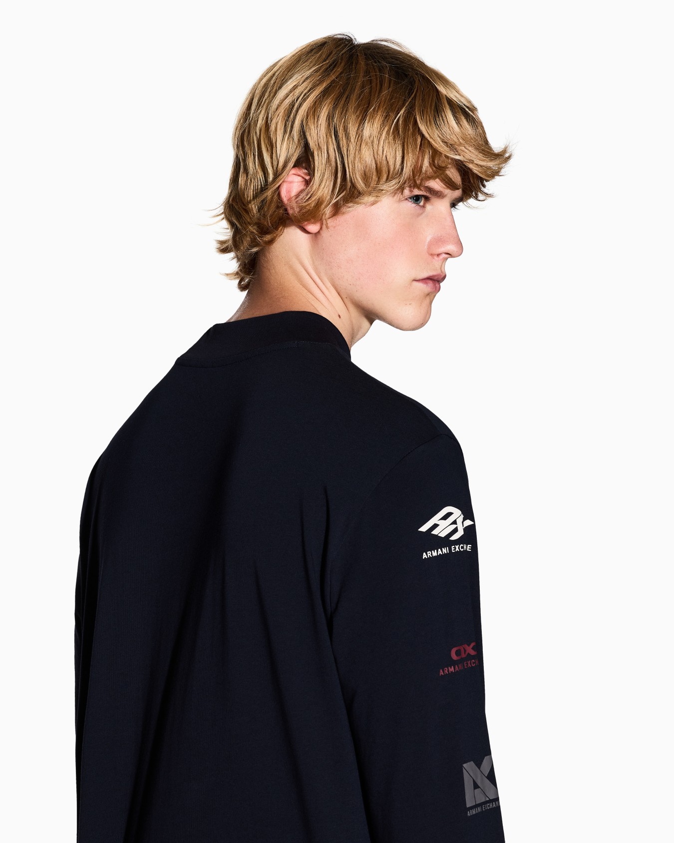 ランダムロゴ 長袖クルーネックTシャツ スライドする 4