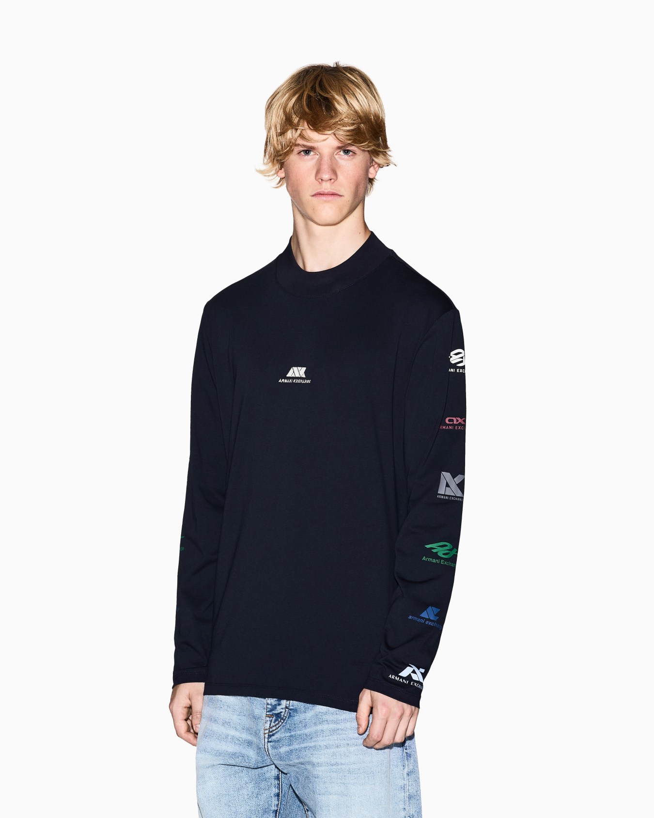 ランダムロゴ 長袖クルーネックTシャツ スライドする 3