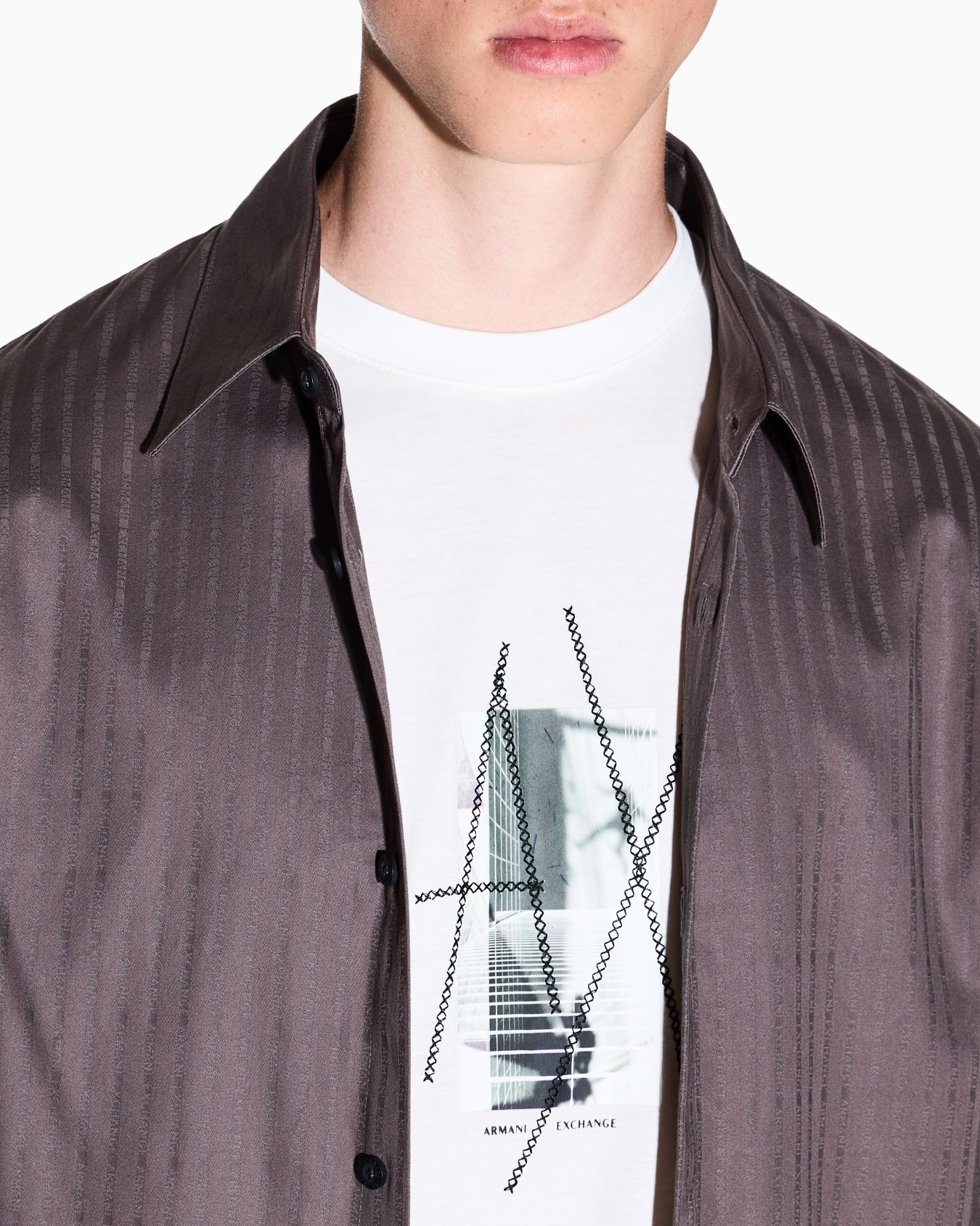 Regular fit graphic print T-shirt Slide 4