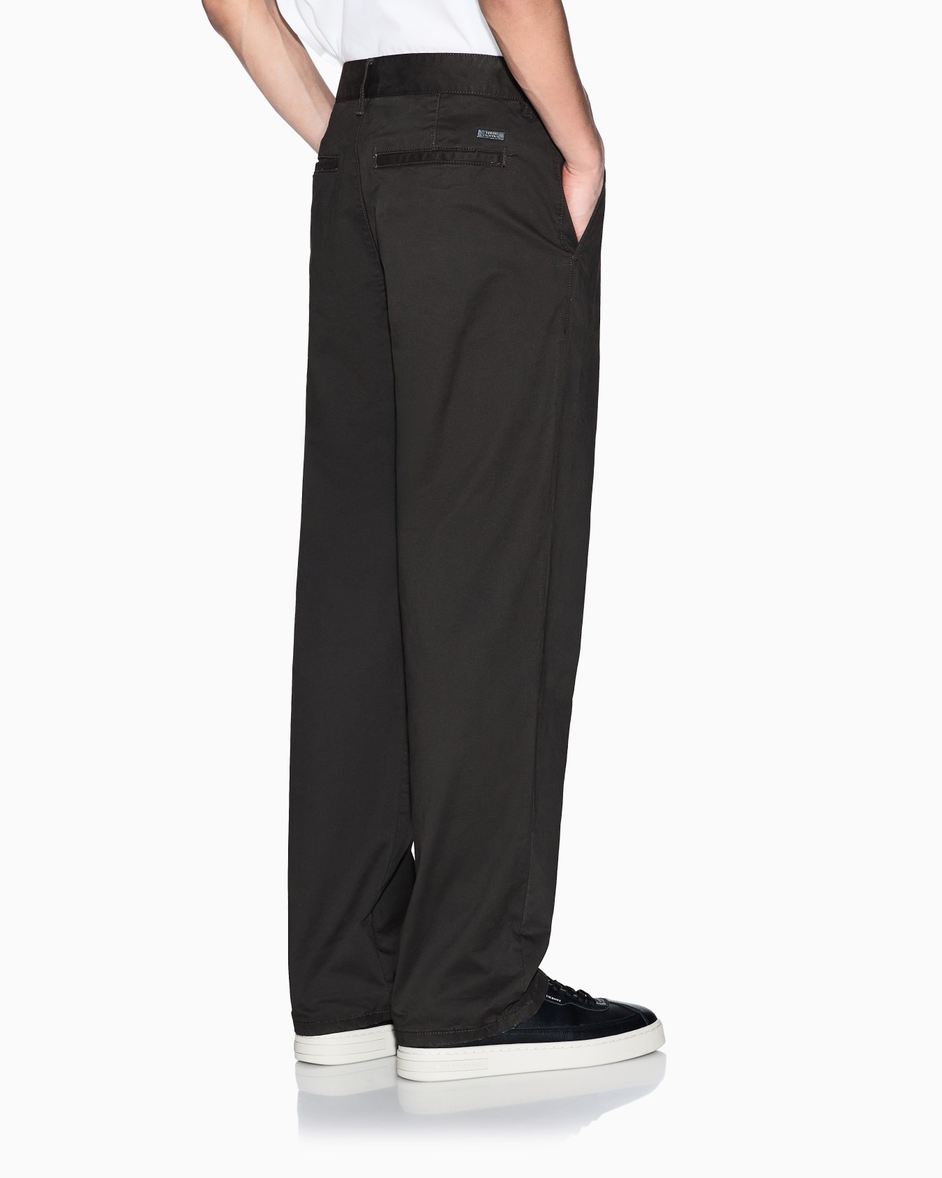 Pantaloni casual Slide 2