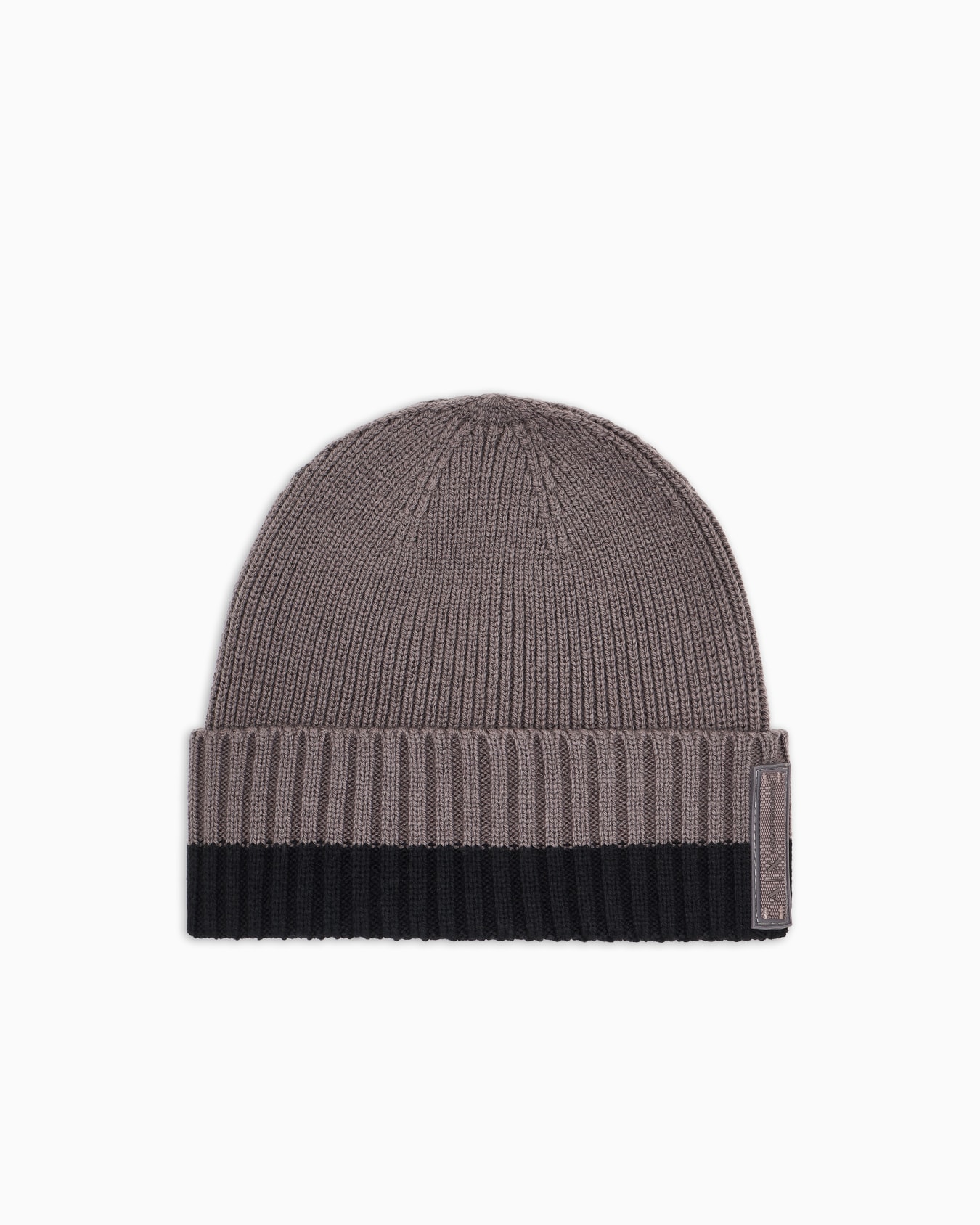 Cap with ribbed profile Slide 0