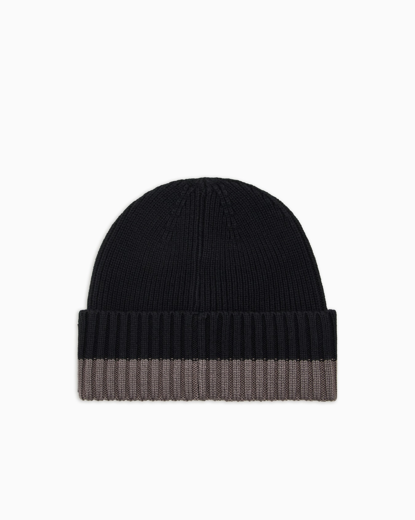 Cap with ribbed profile Slide 1