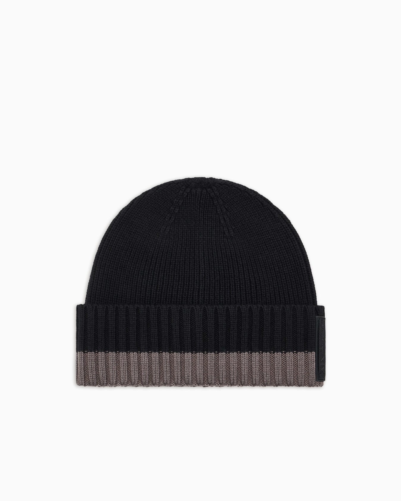 Cap with ribbed profile Slide 0