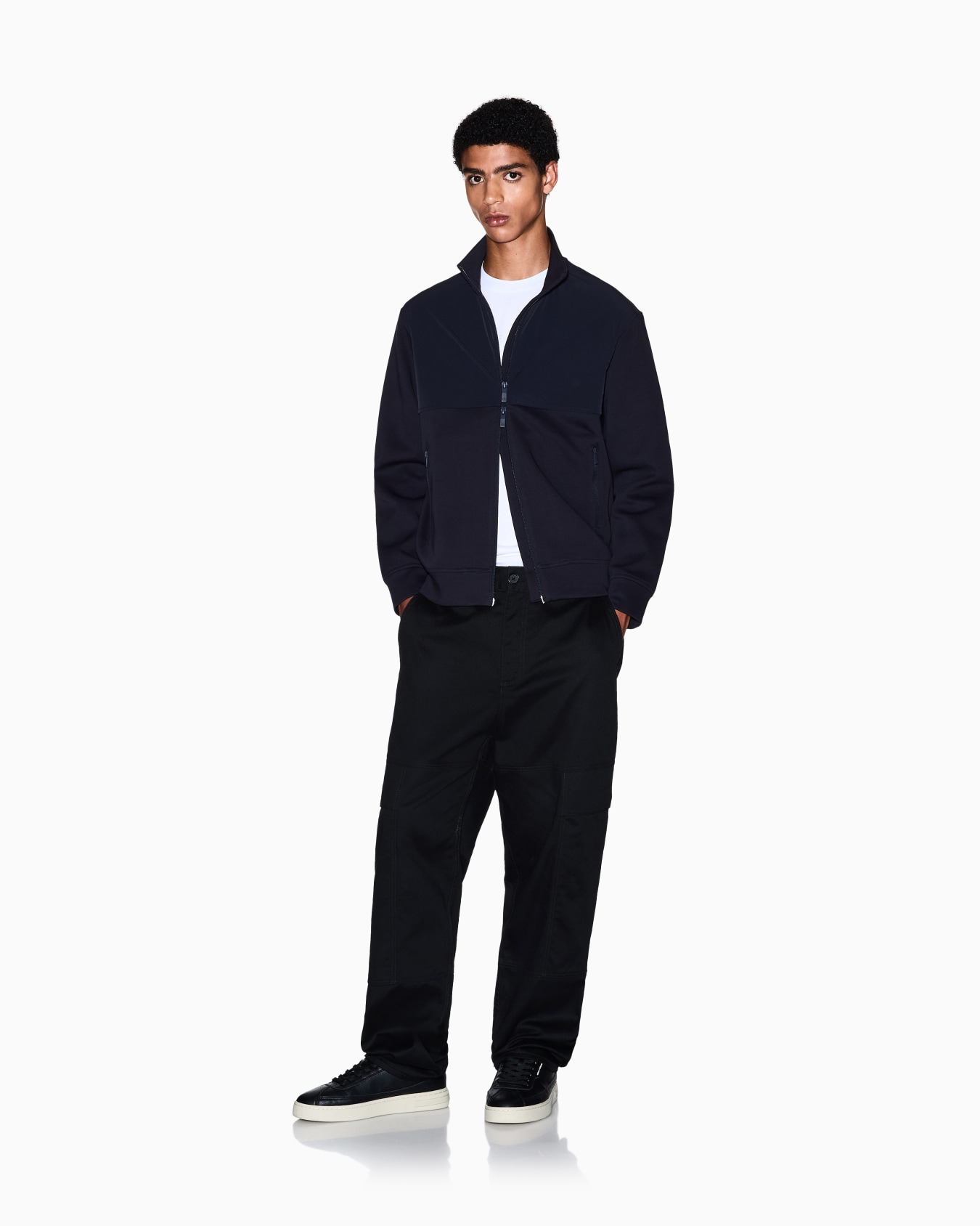 Sweatshirt aus zwei Materialien mit durchgehendem Reißverschluss Folie 1