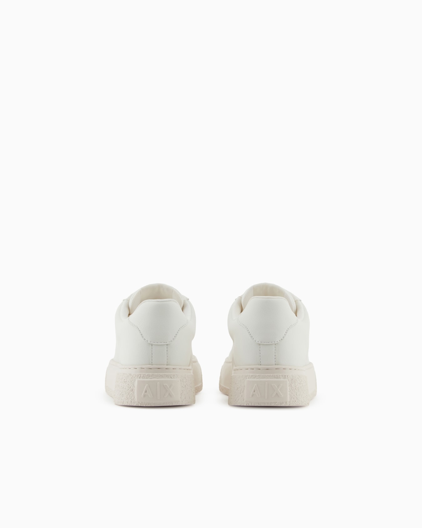 Low-top sneakers in smooth leather with an embossed logo Slide 3
