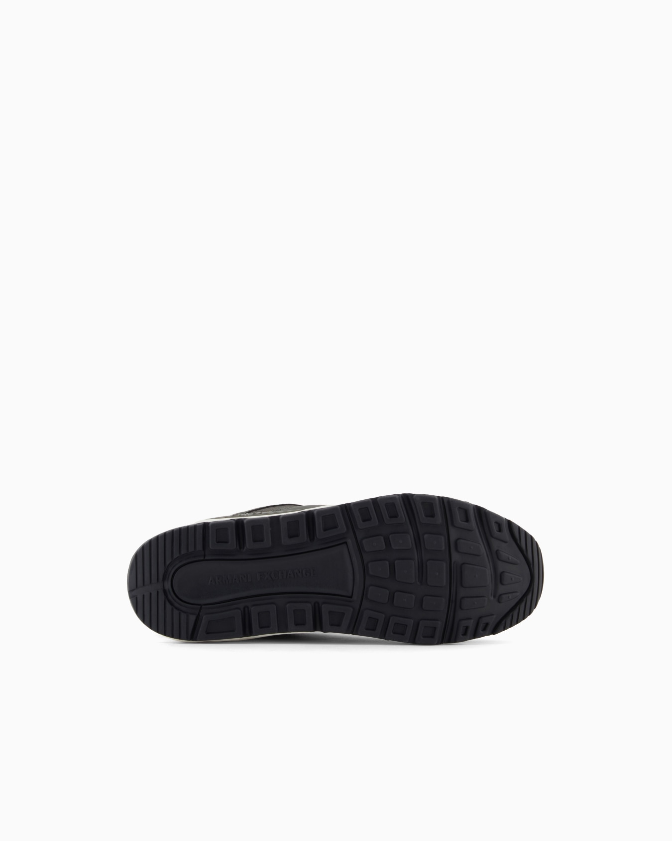 Sneaker mit kontrastierenden Einsätzen Folie 5