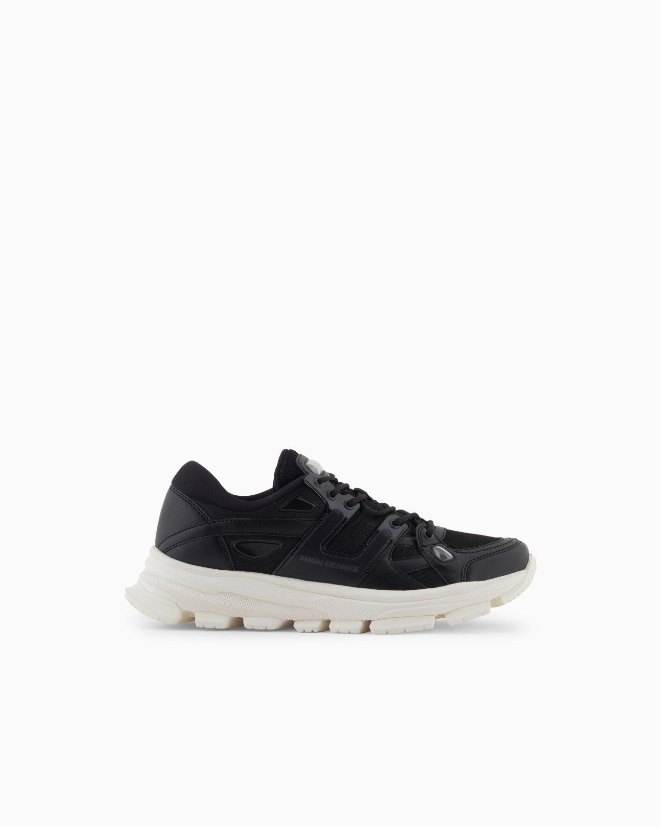 Sneakers with contrasting details Slide 0