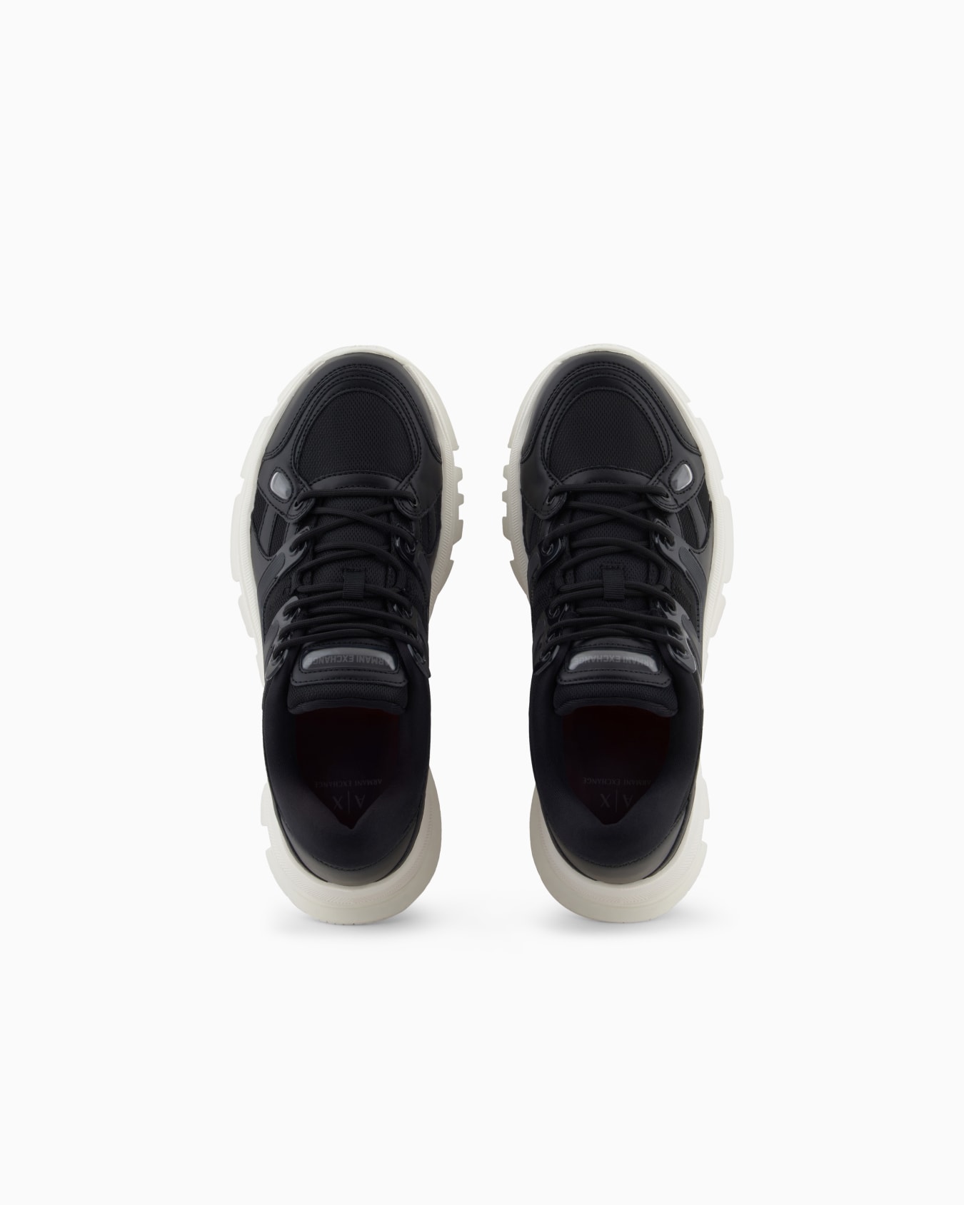 Sneakers with contrasting details Slide 2