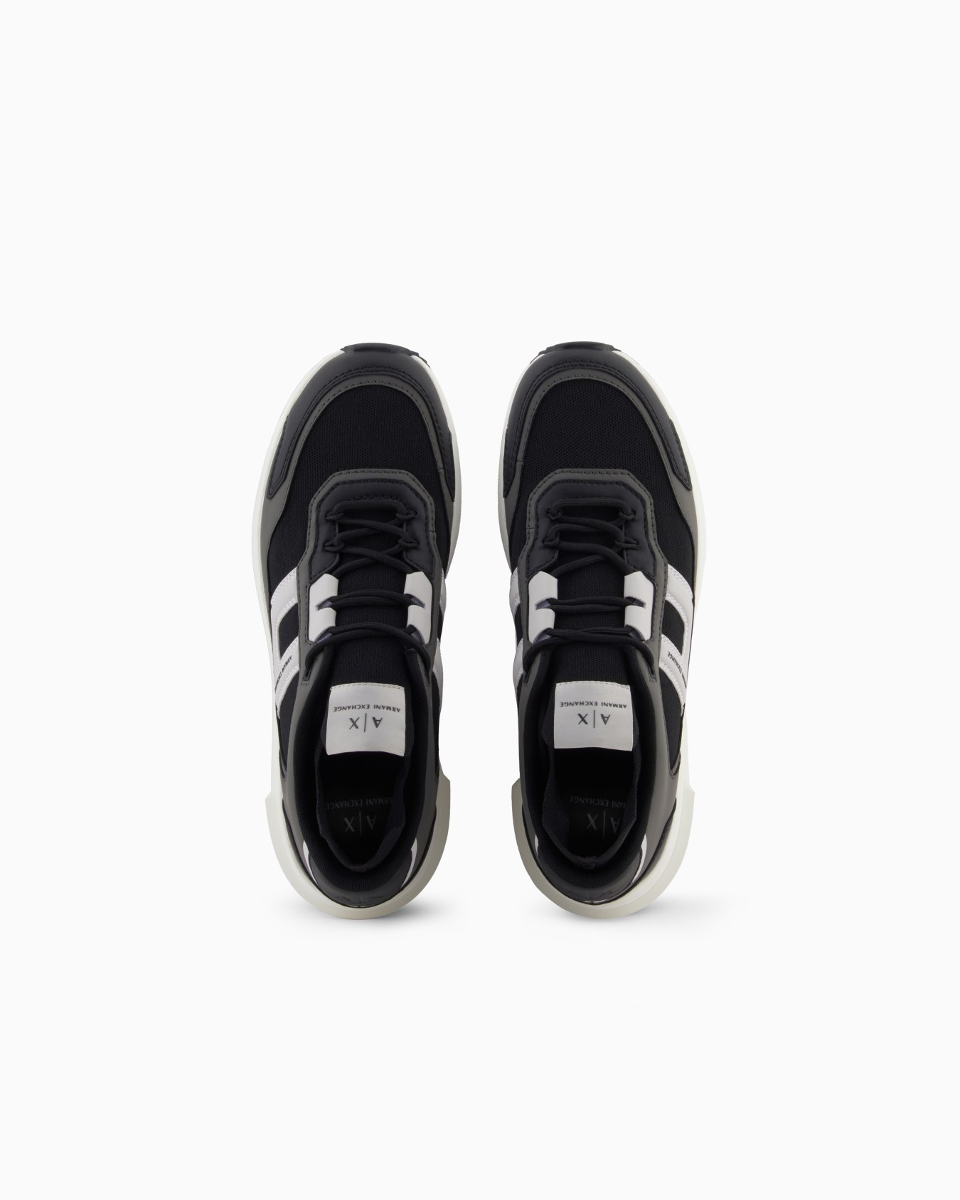 Sneakers with contrasting details Slide 2