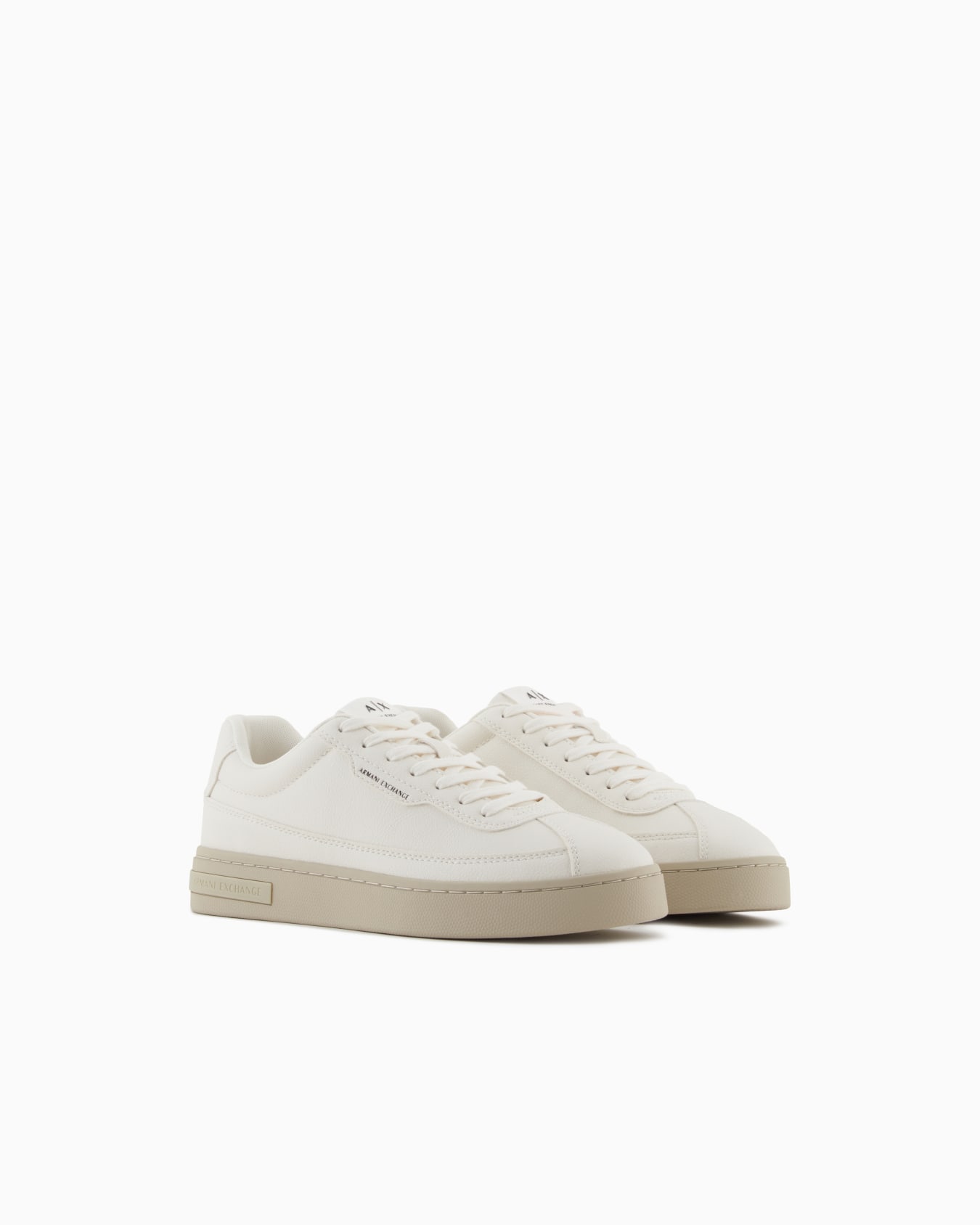 Sneakers with contrasting sole Slide 1