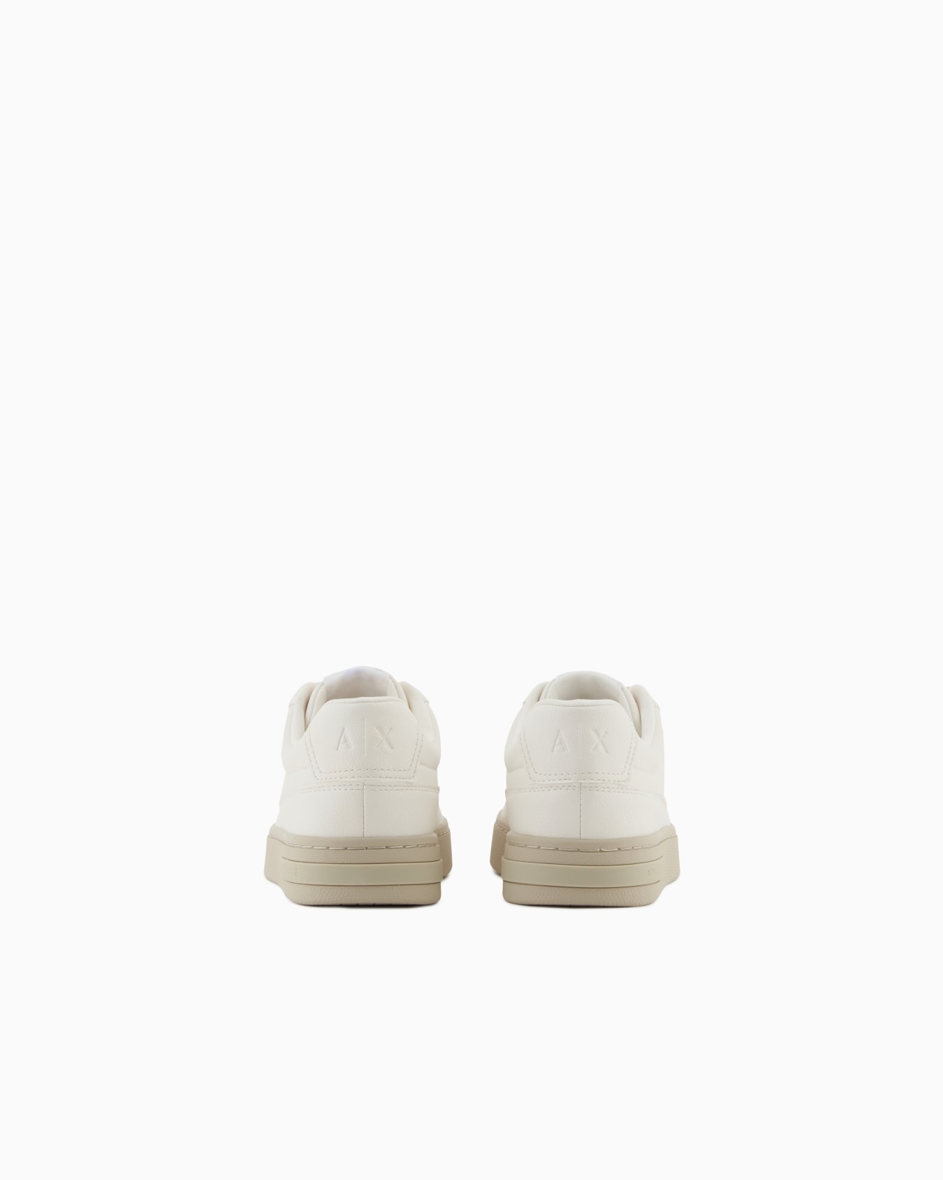 Sneakers with contrasting sole Slide 3