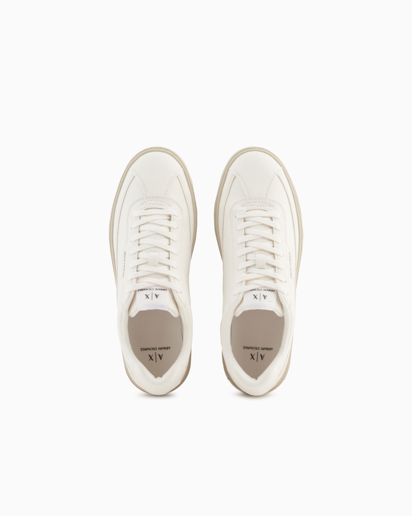 Sneakers with contrasting sole Slide 2