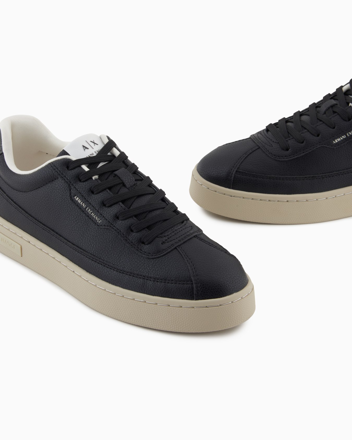 Sneakers with contrasting sole Slide 4