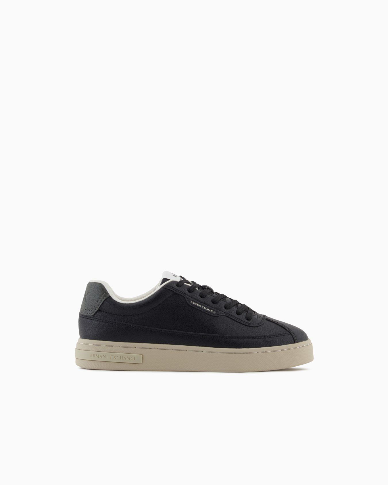 Sneakers with contrasting sole Slide 0