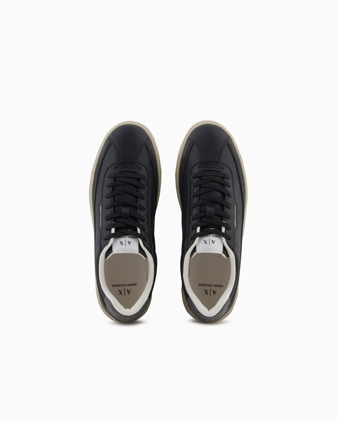 Sneakers with contrasting sole Slide 2