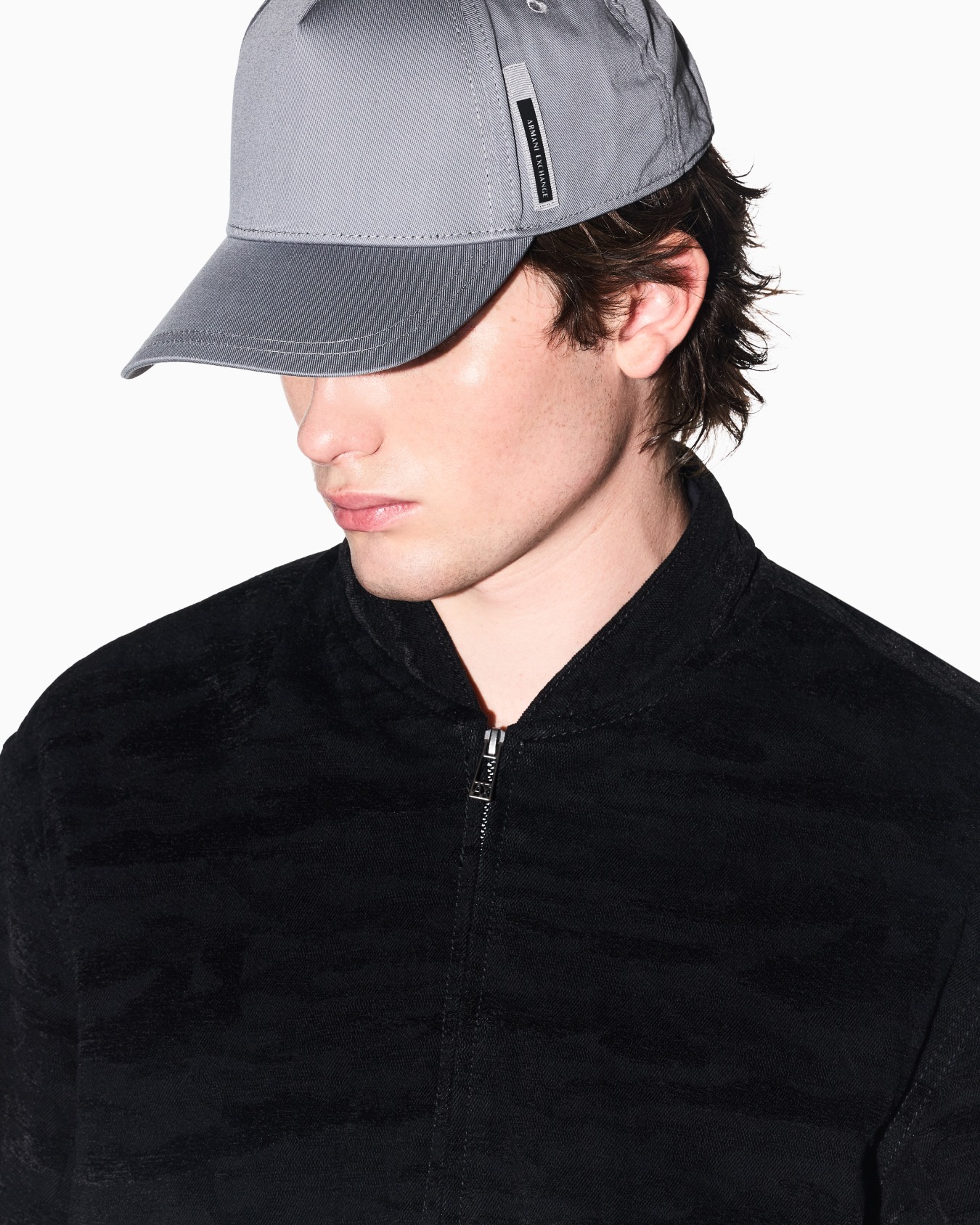 Cappello con visiera e etichetta logo Slide 2