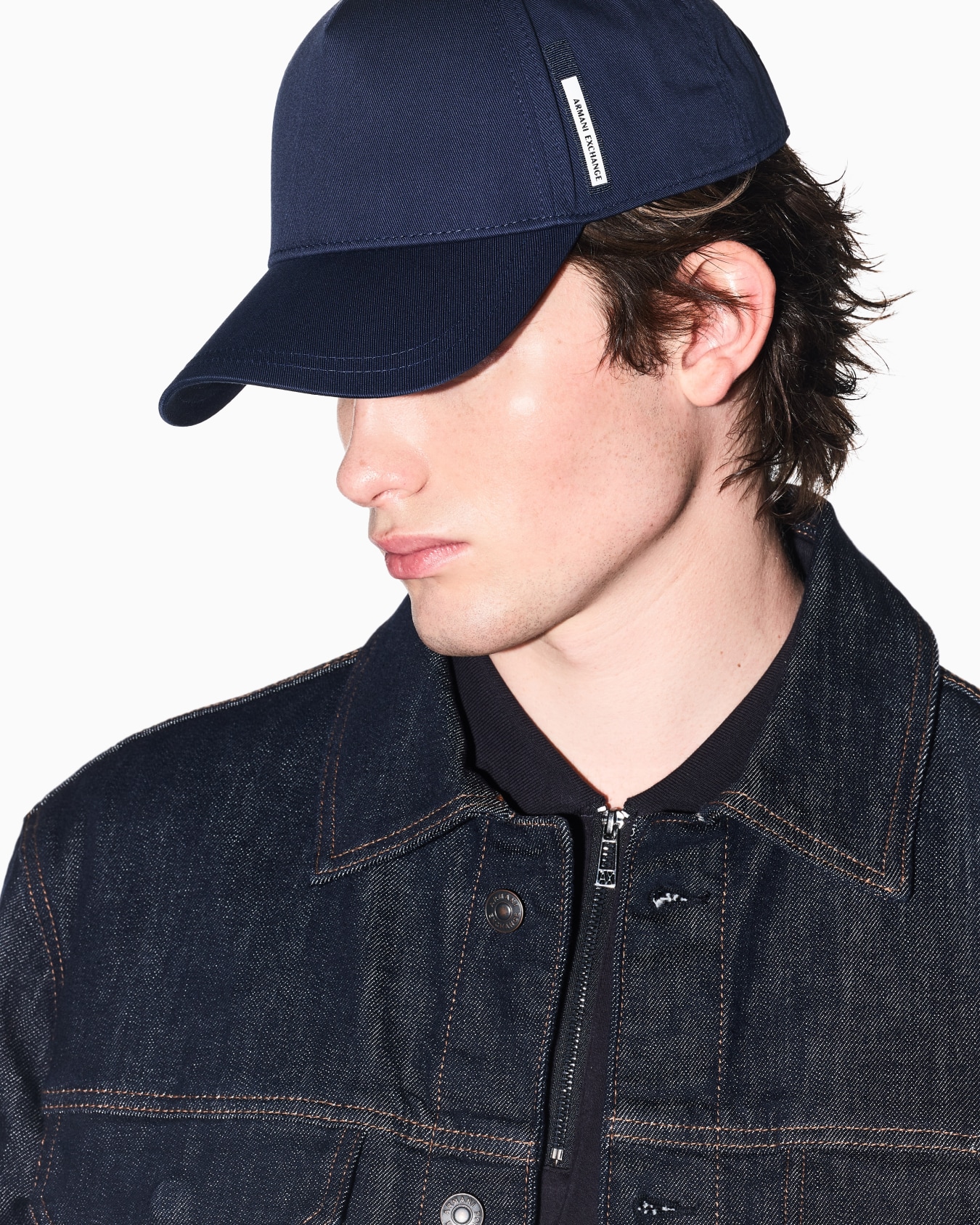 Cappello con visiera e etichetta logo Slide 2