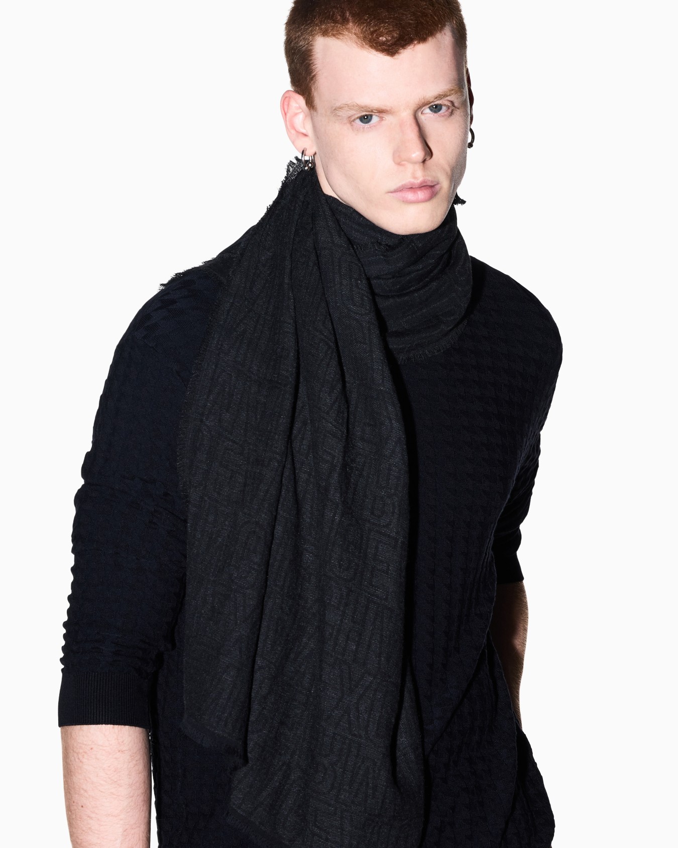 Scarf in cotton and viscose jacquard Slide 2