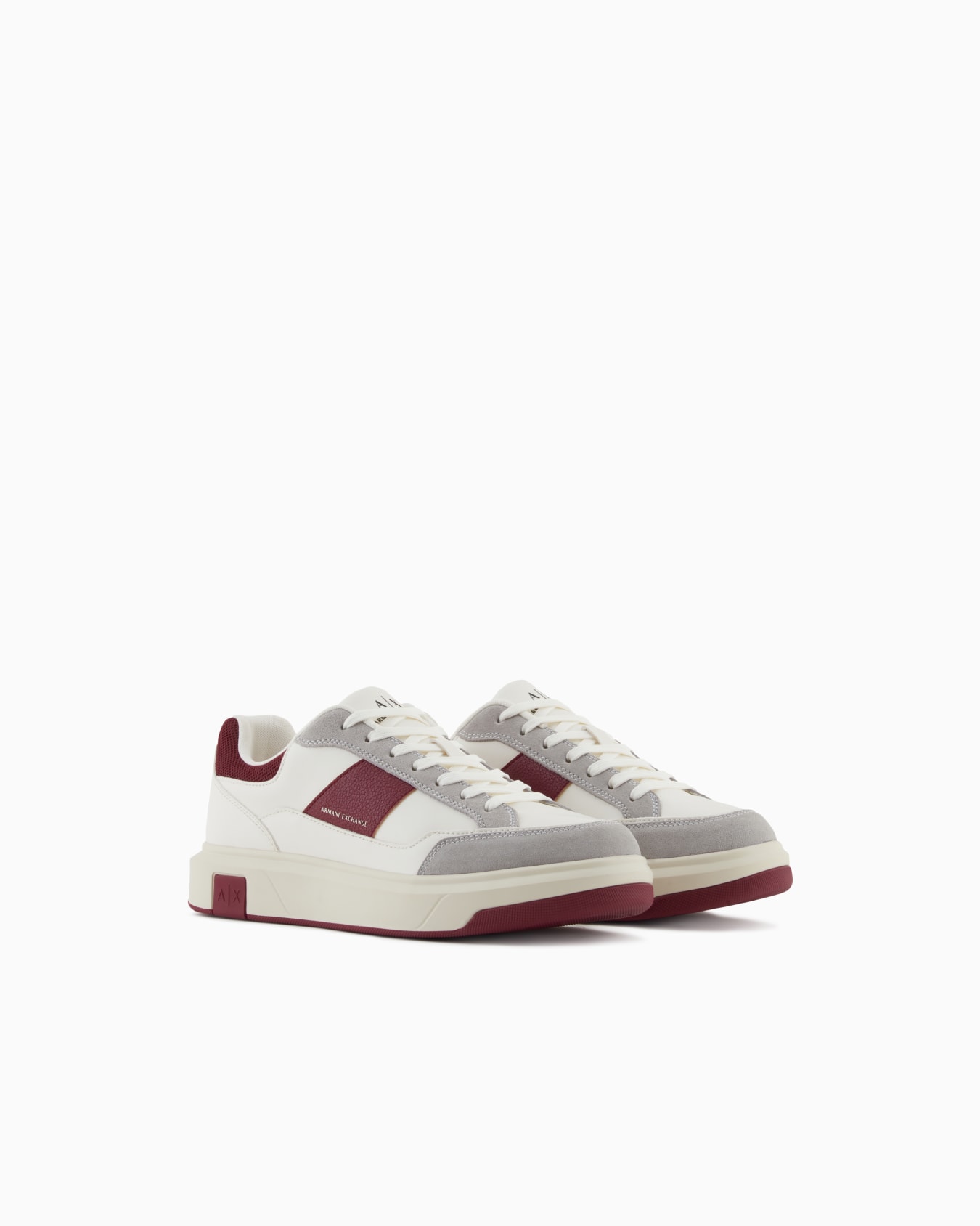 Sneakers with contrasting inserts Slide 1
