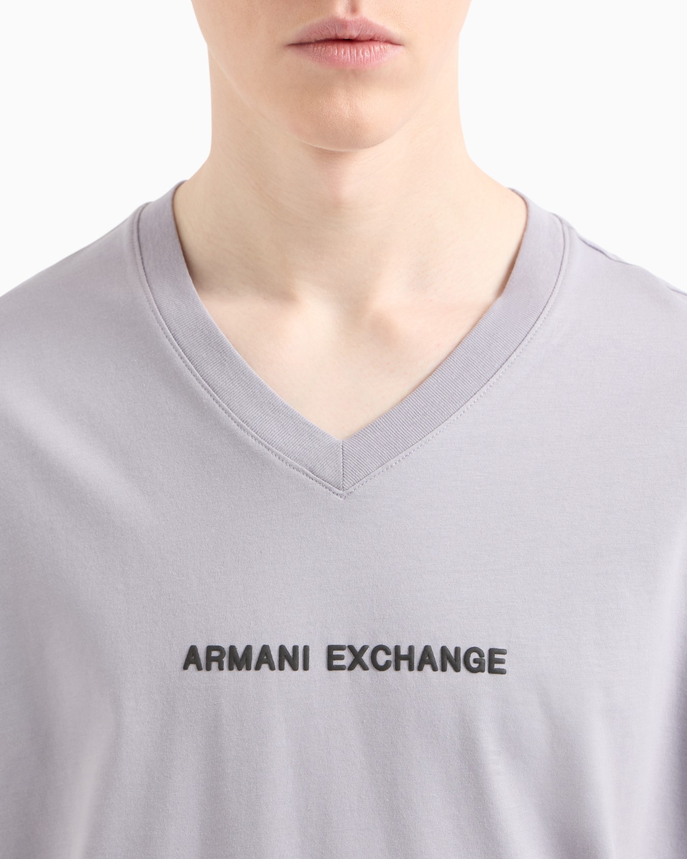 Regular fit T-shirt with V-neck Slide 4