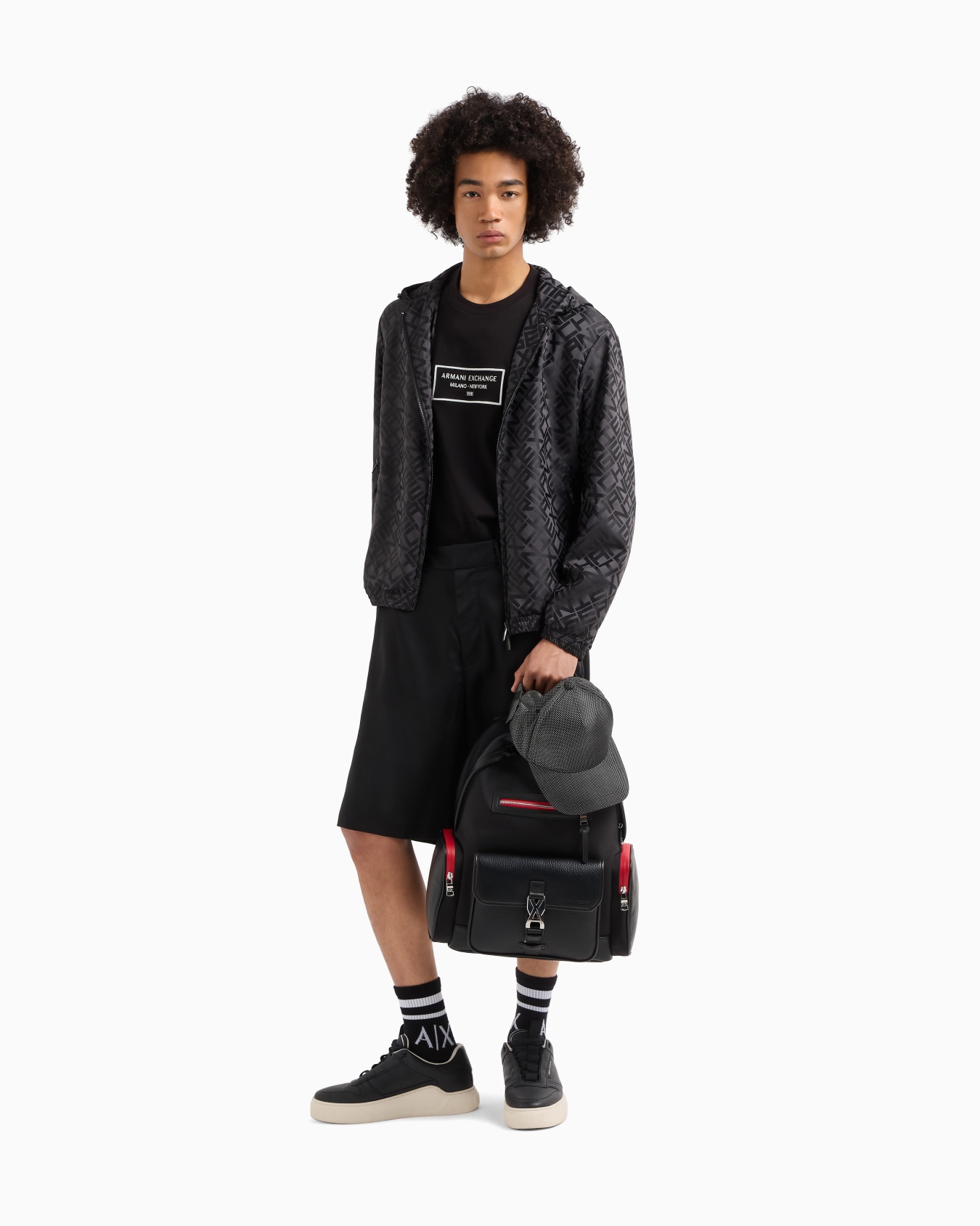 フレームロゴ 長袖クルーネックTシャツ スライドする 1