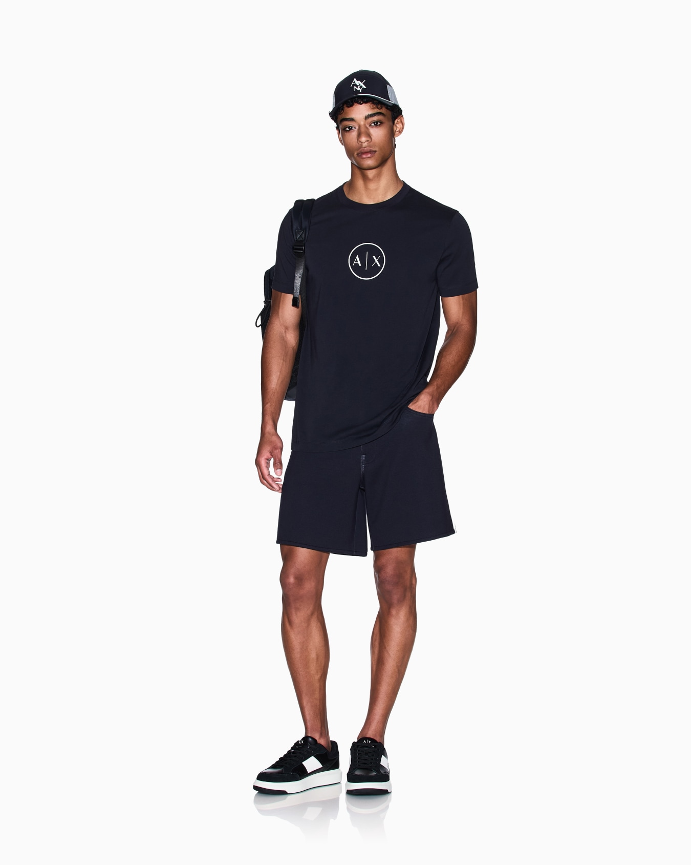 Regular fit T-shirt with round logo Slide 1