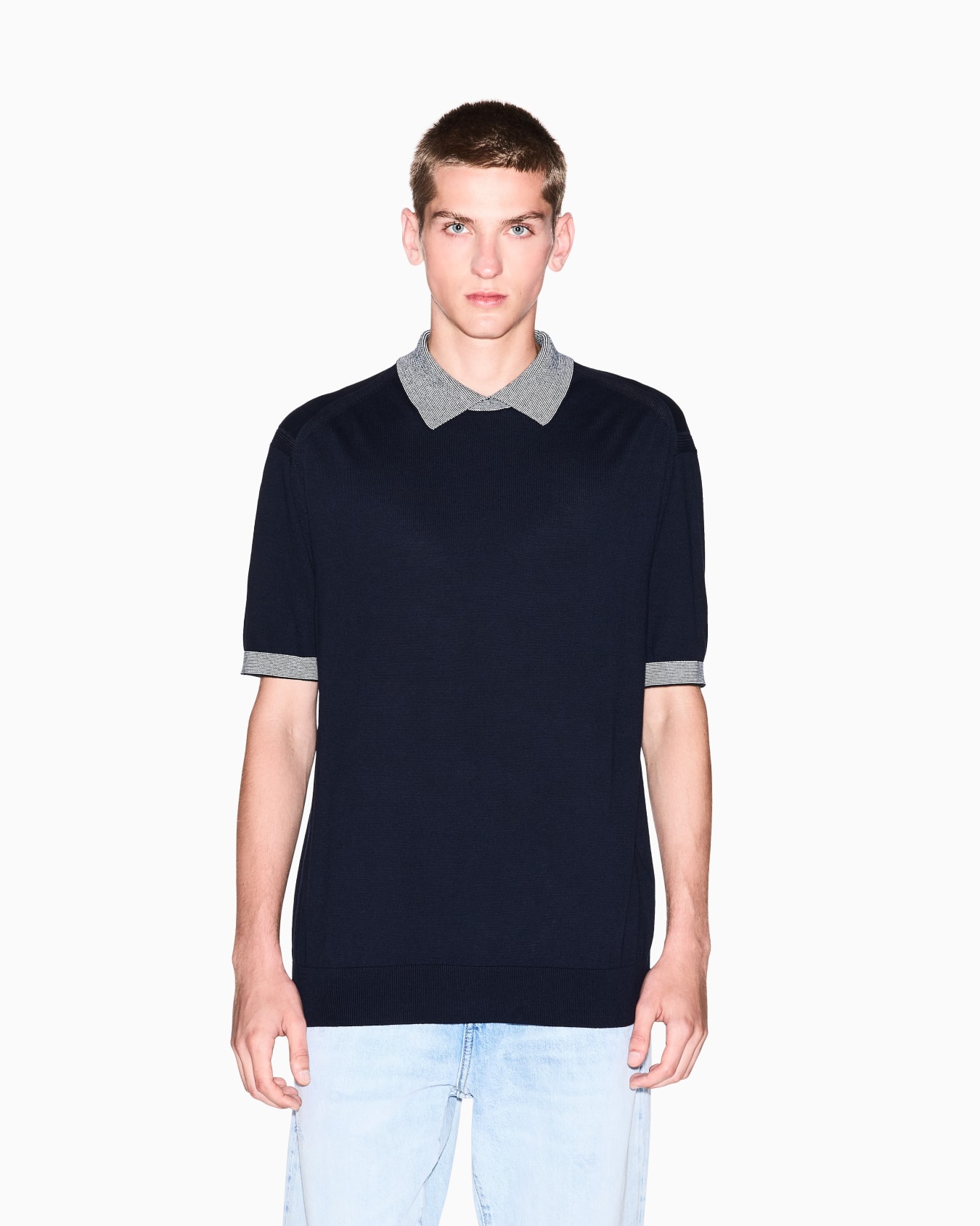 Knitted polo shirt with contrasting profiles Slide 3