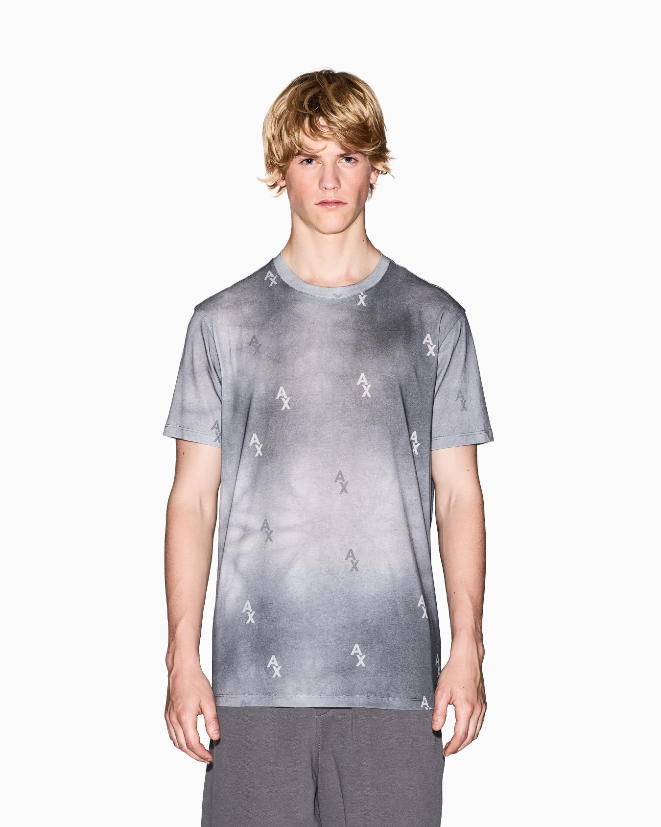 Regular fit t-shirt with gradient print Slide 3