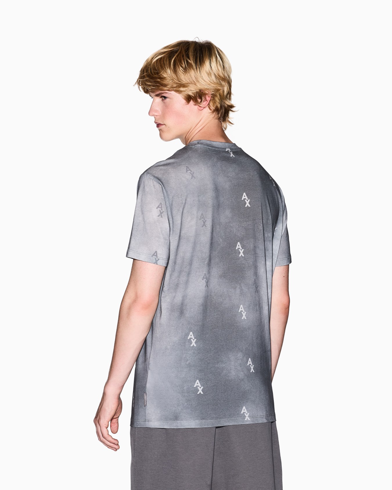 Regular fit t-shirt with gradient print Slide 2