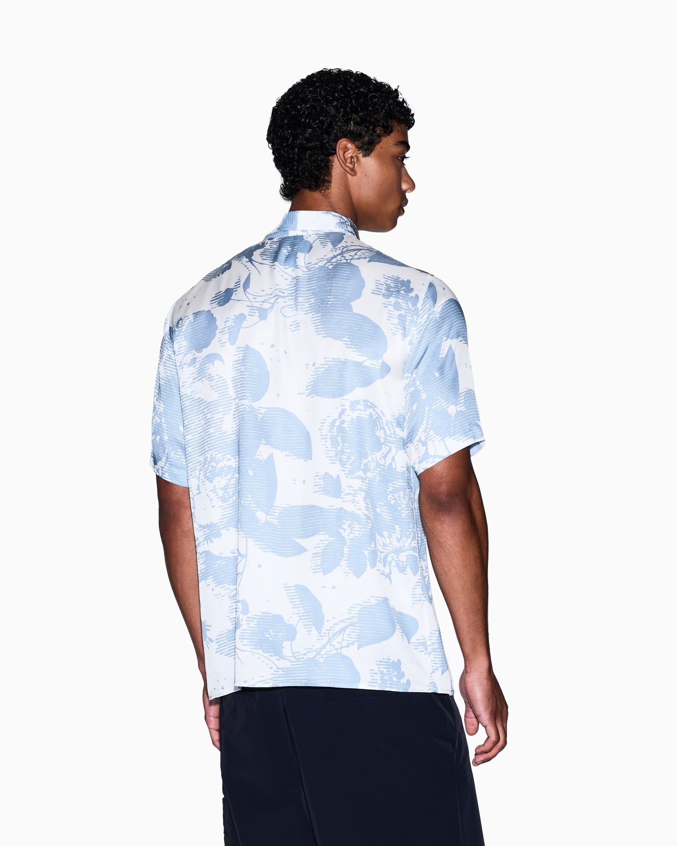 Patterned short-sleeved shirt Slide 2