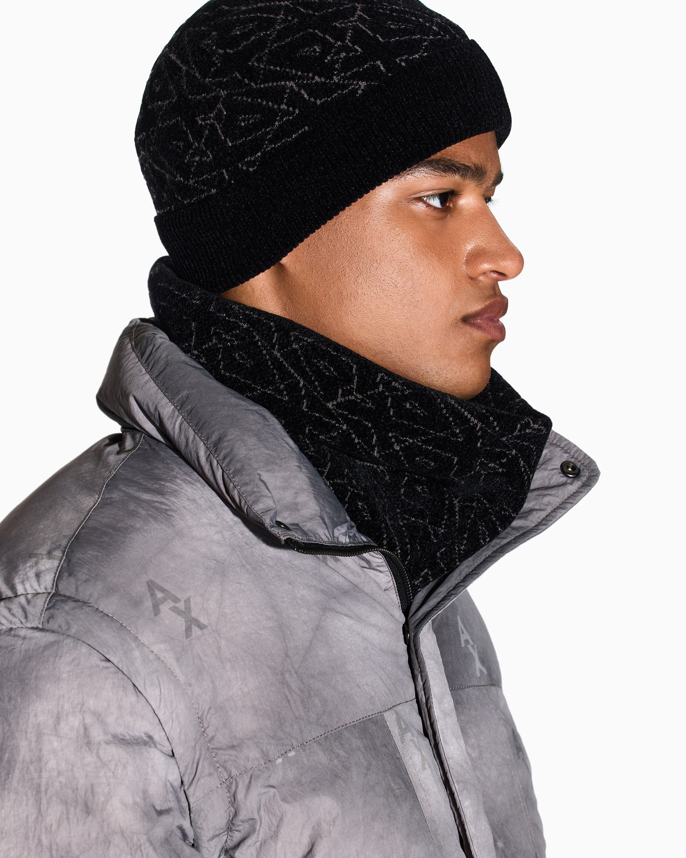 Cappello a cuffietta con logo allover Slide 3