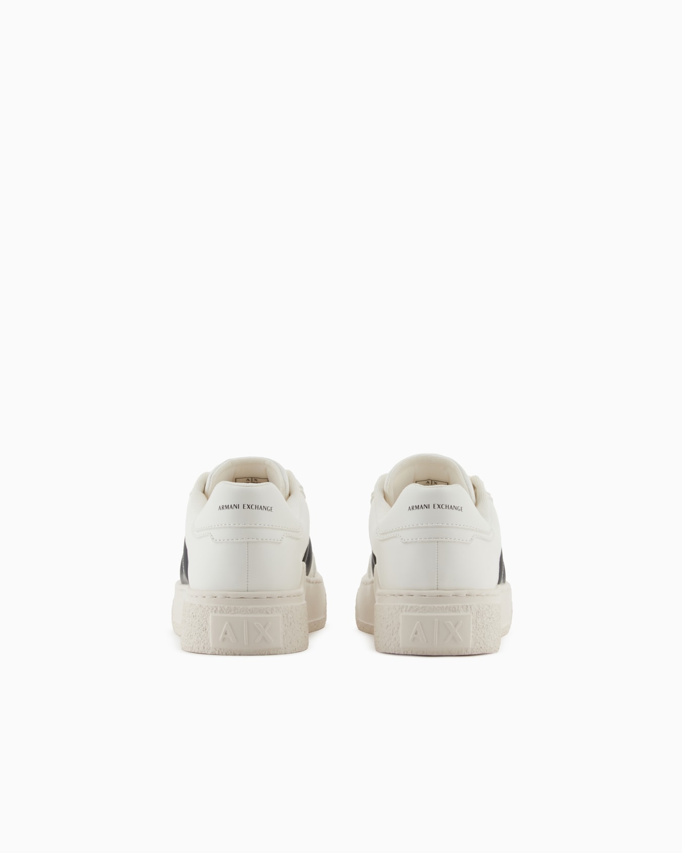 Sneakers with side detail Slide 3