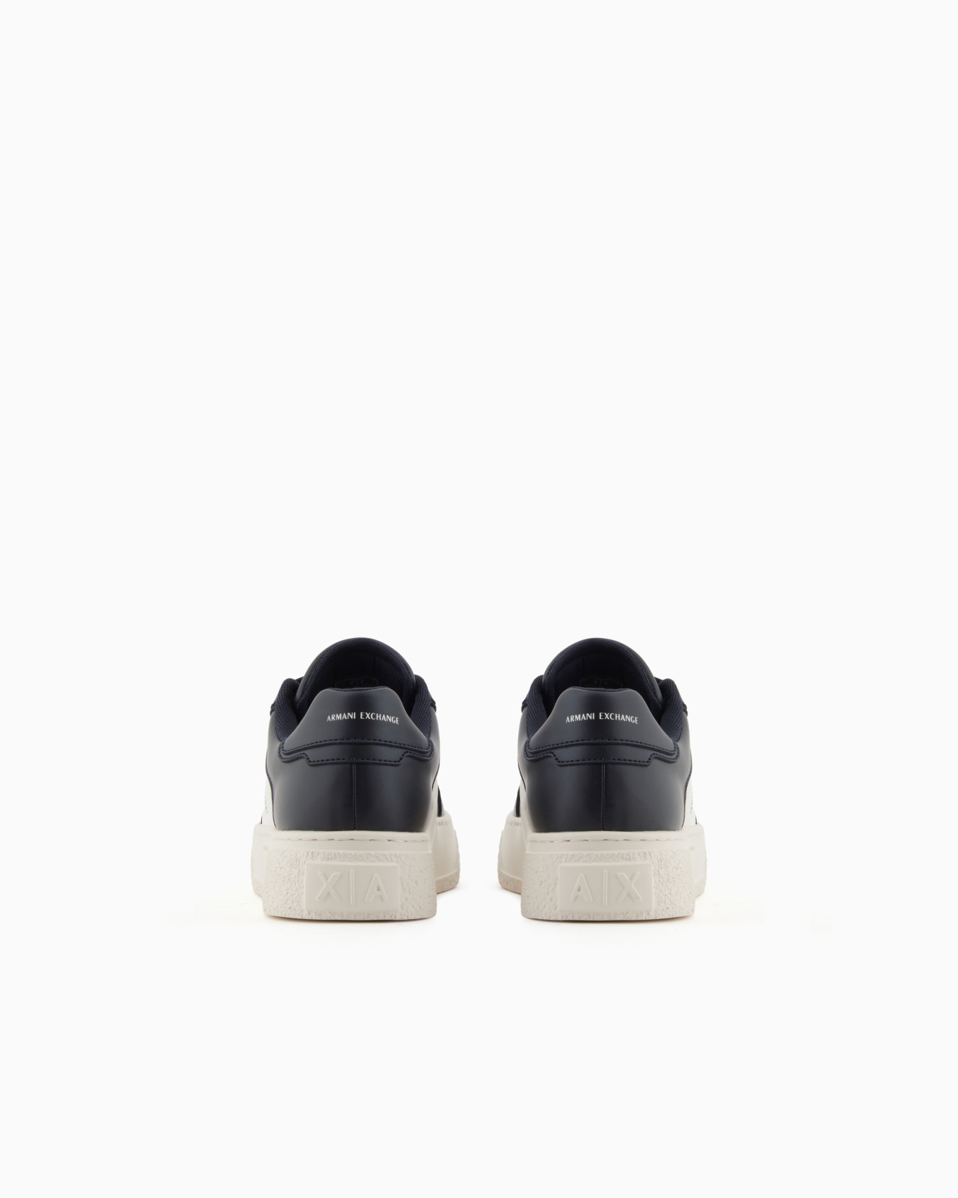 Sneakers with side detail Slide 3