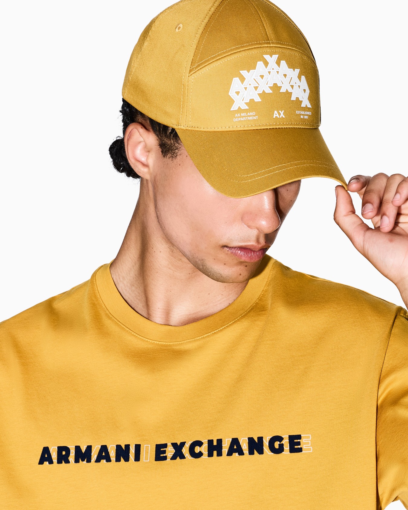 Cap with visor and logo Slide 2