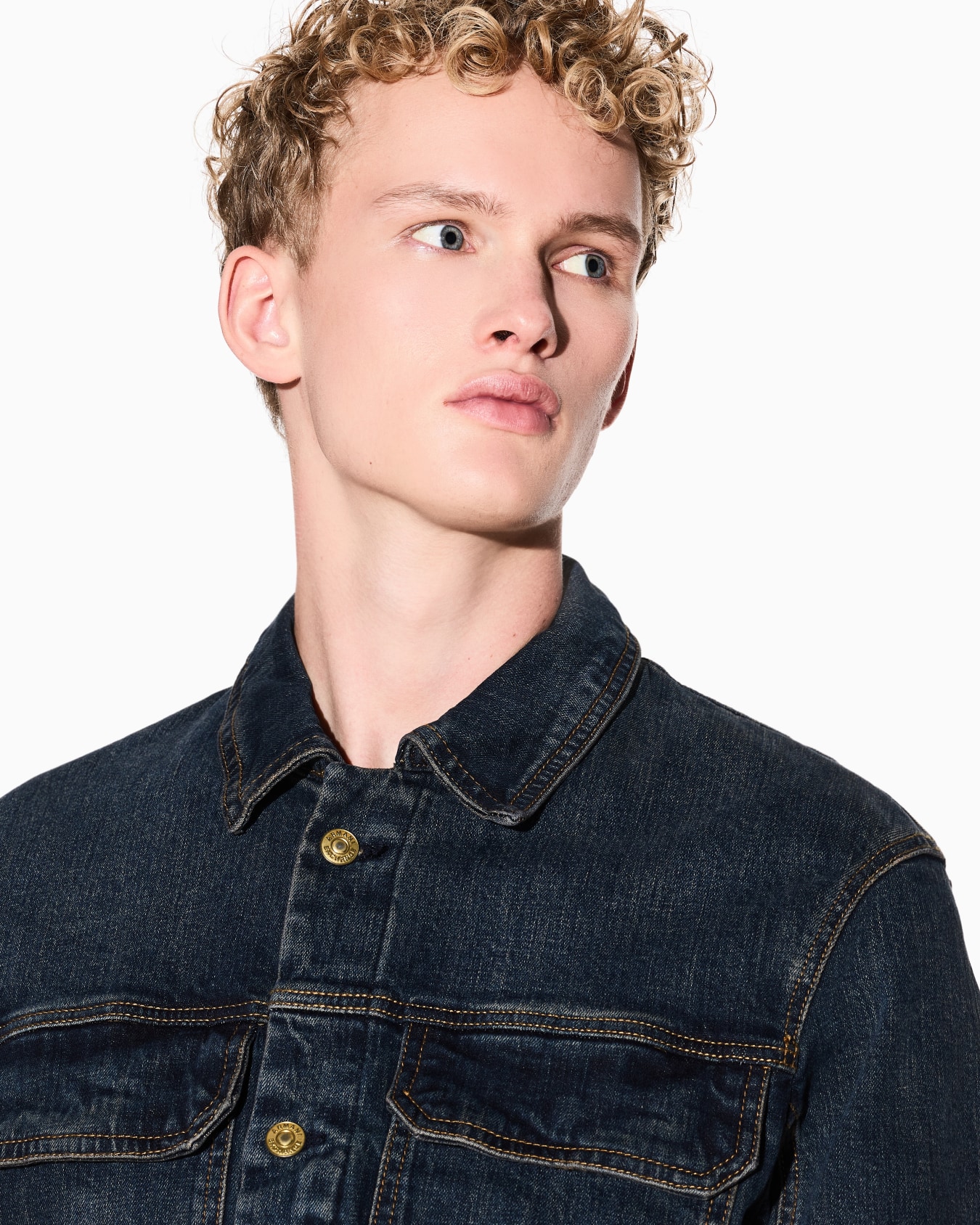 ゴールドボタン デニムジャケット スライドする 4