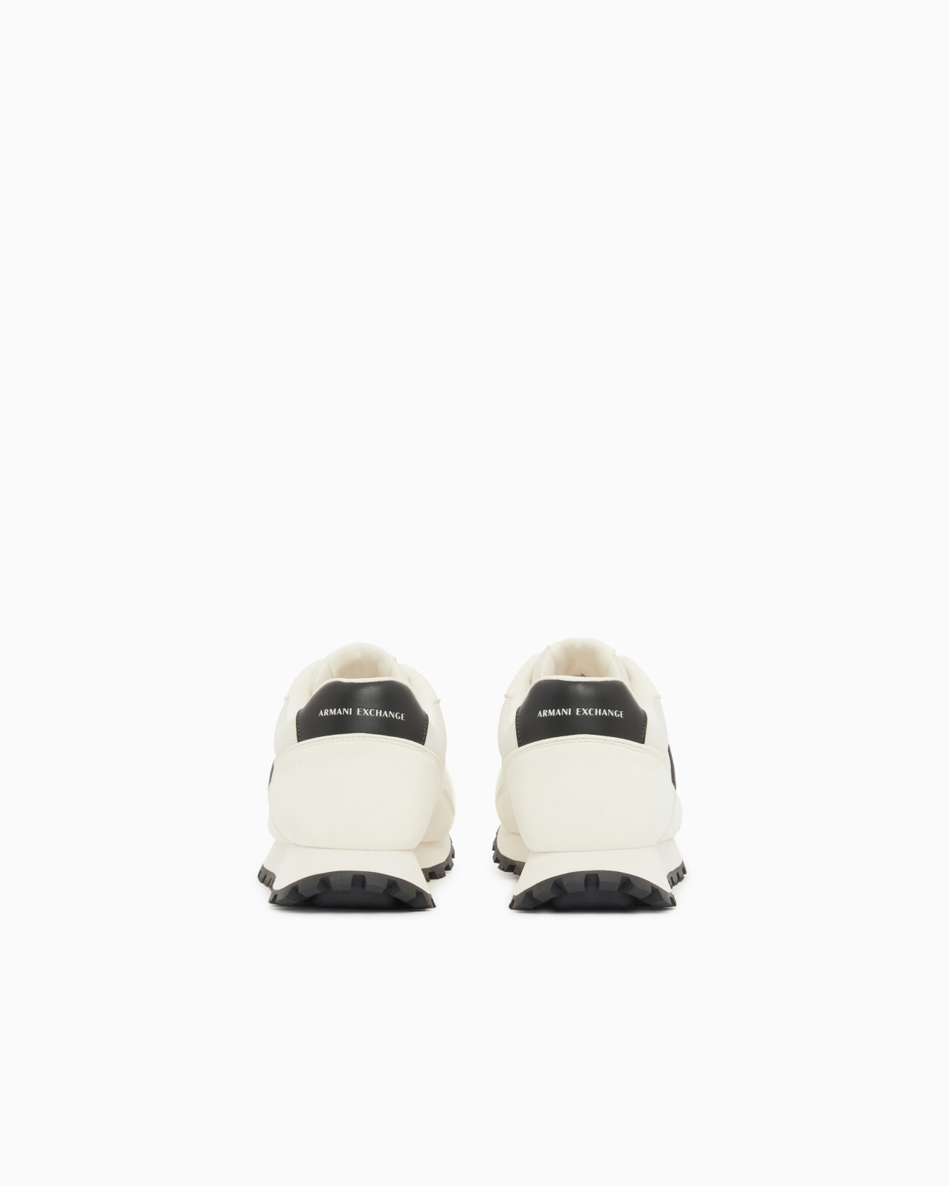 Sneakers with contrasting logo Slide 3