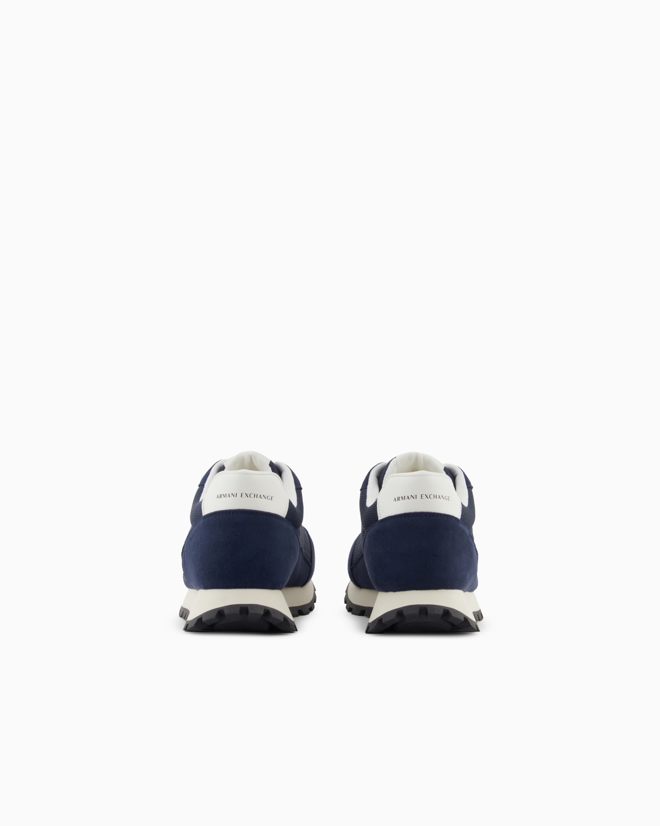 Sneakers with contrasting logo Slide 3