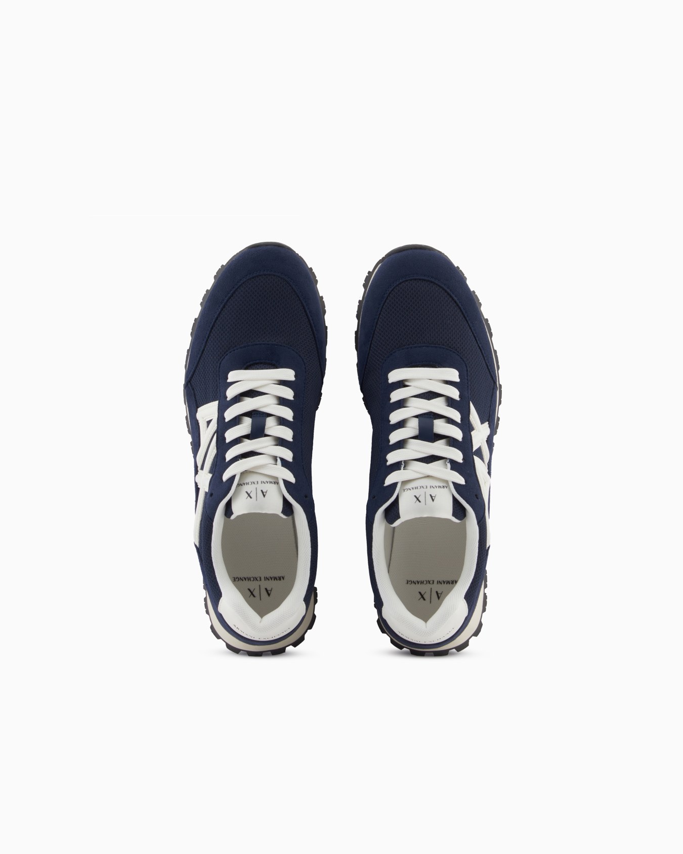 Sneakers with contrasting logo Slide 2
