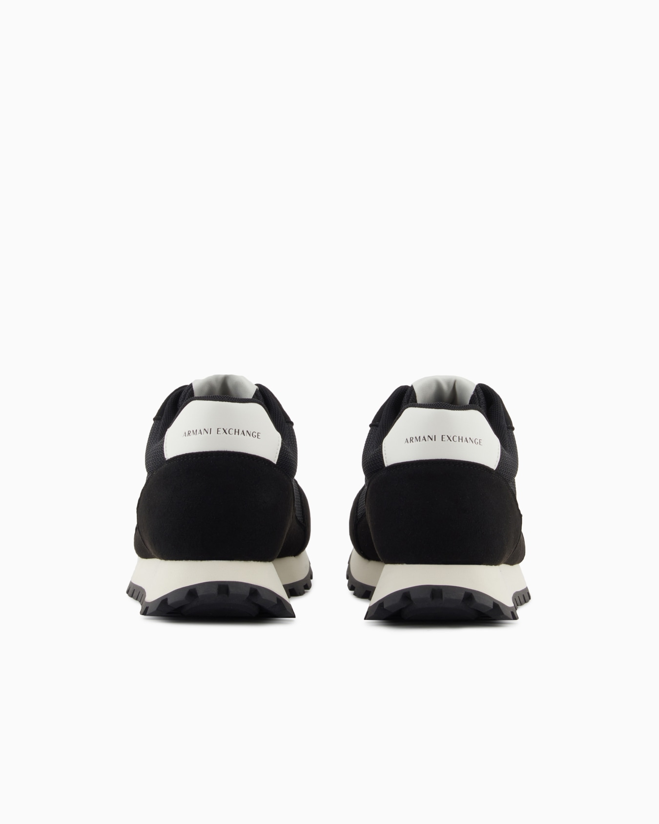 Sneakers with contrasting logo Slide 3