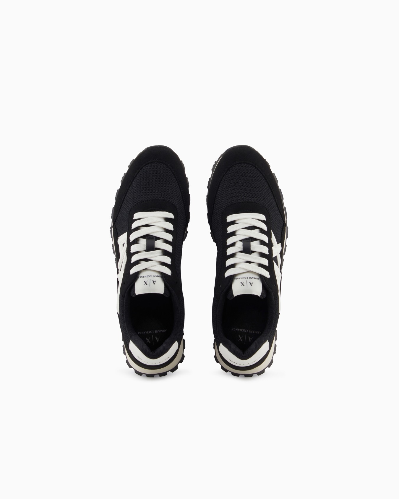 Sneakers with contrasting logo Slide 2