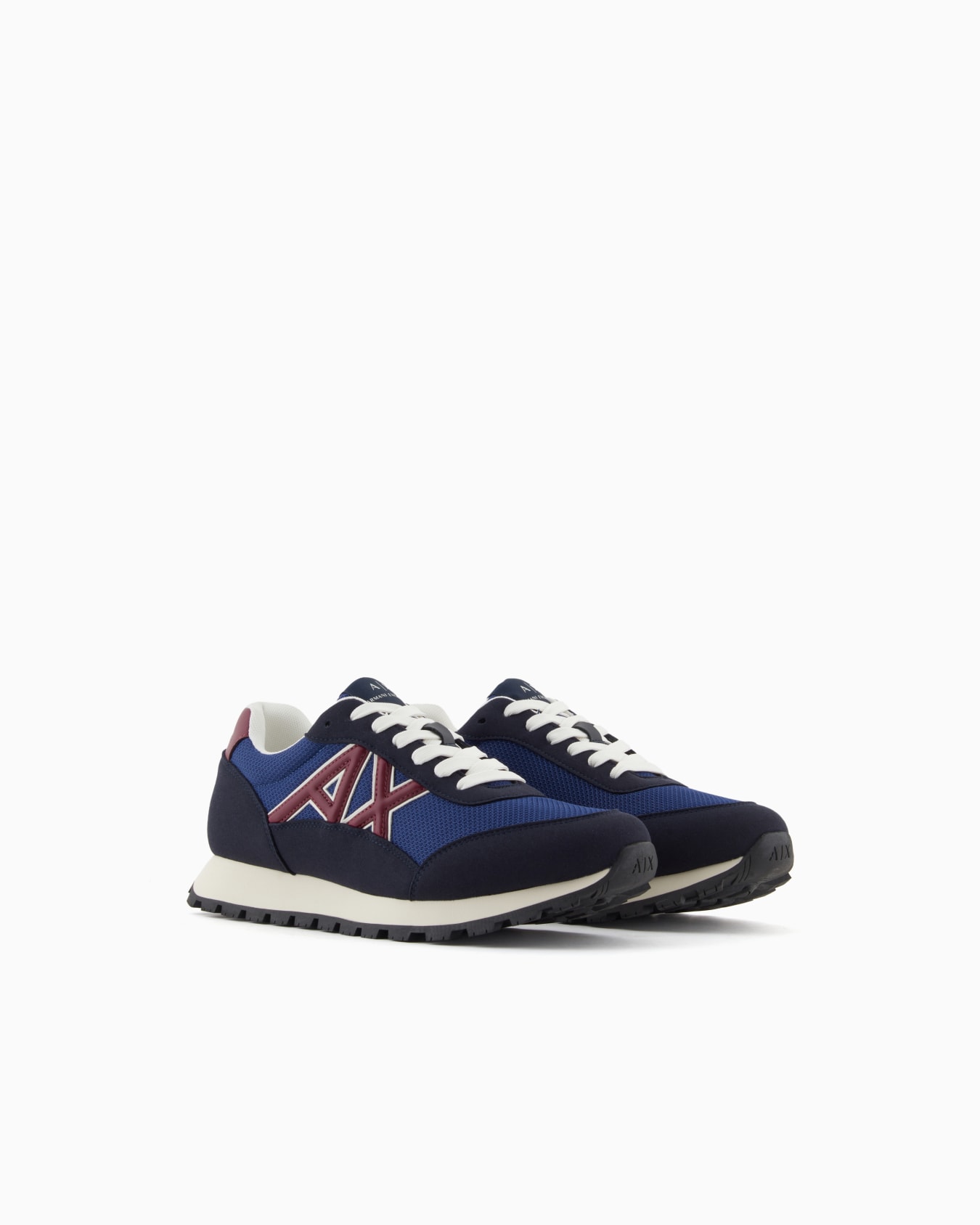 Sneakers with contrasting logo Slide 1
