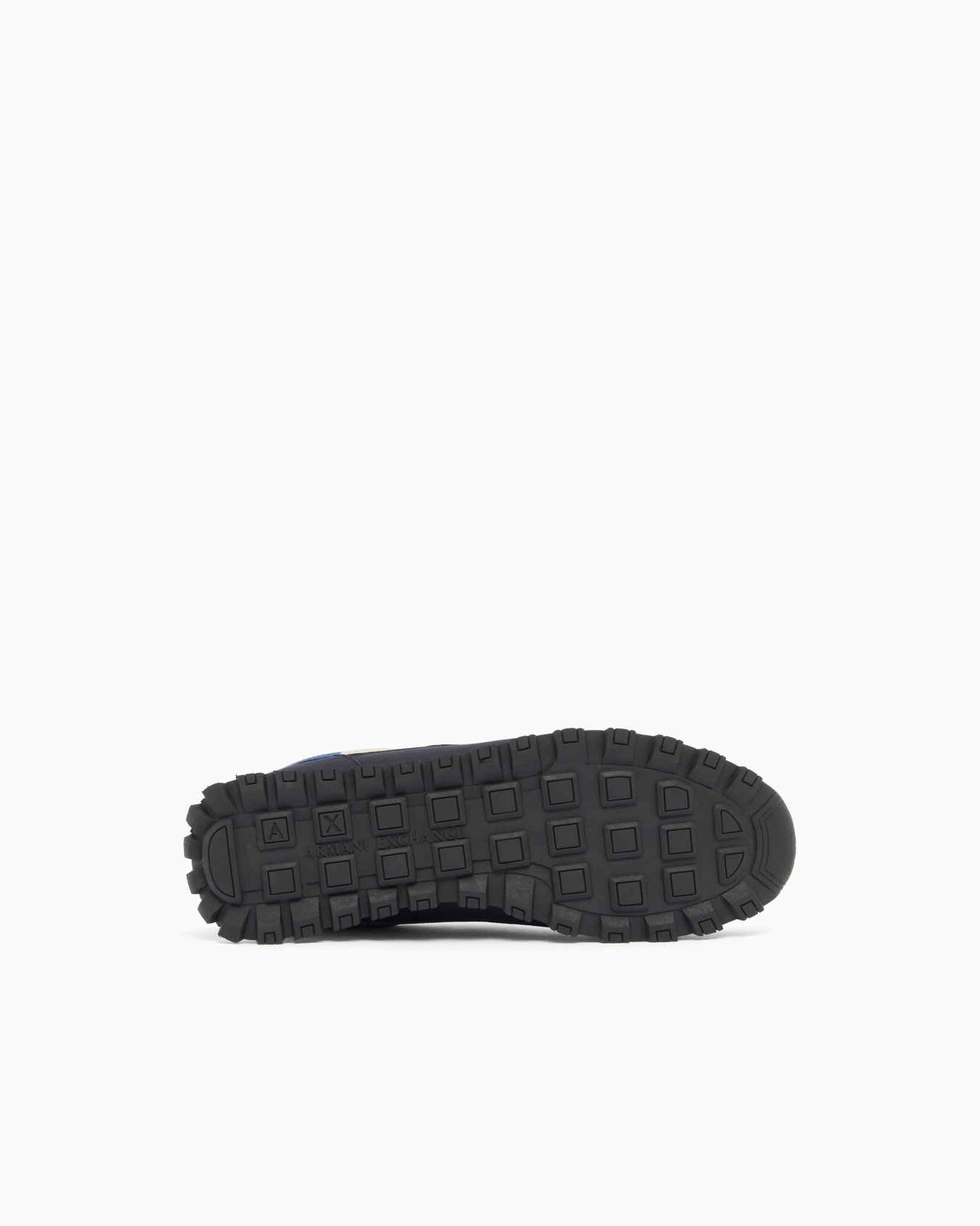 Sneakers with contrasting logo Slide 3