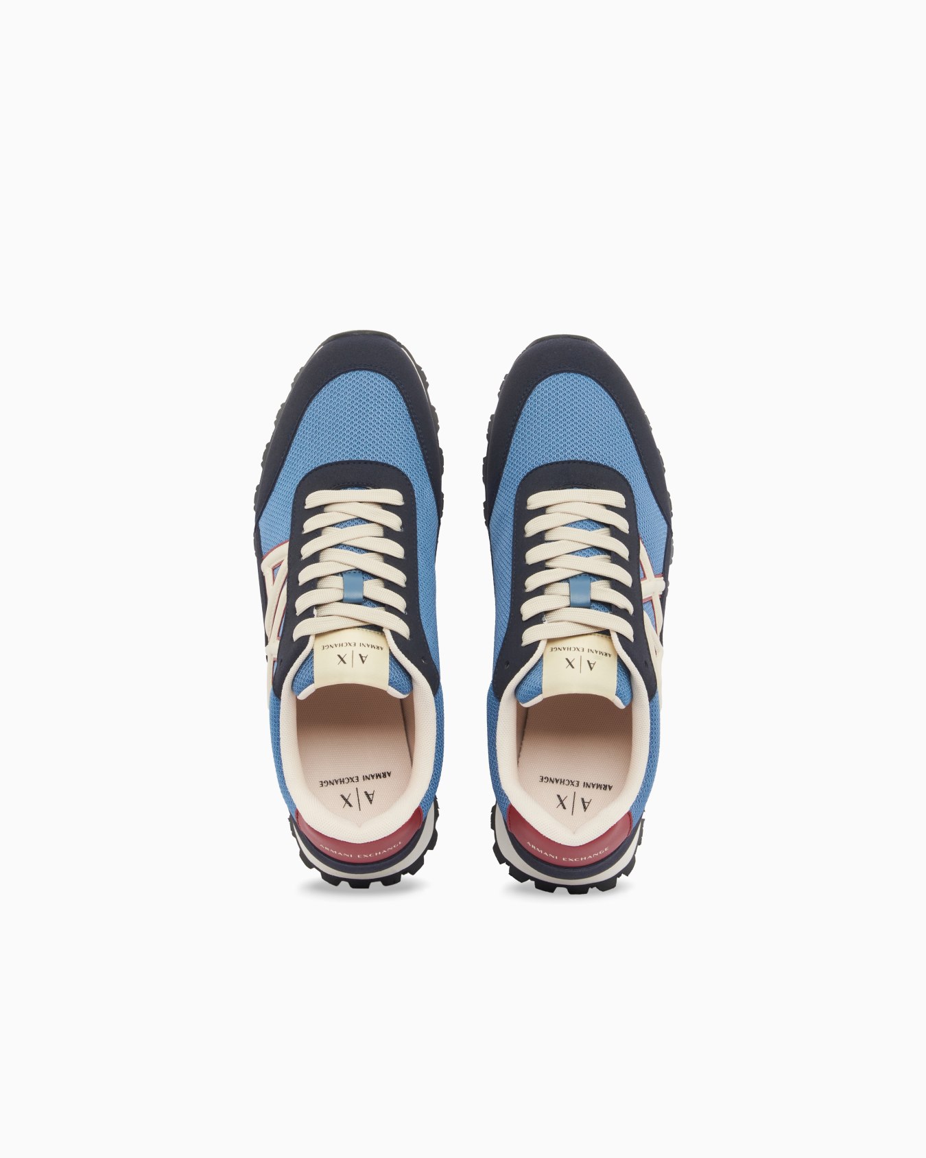 Sneakers with contrasting logo Slide 2