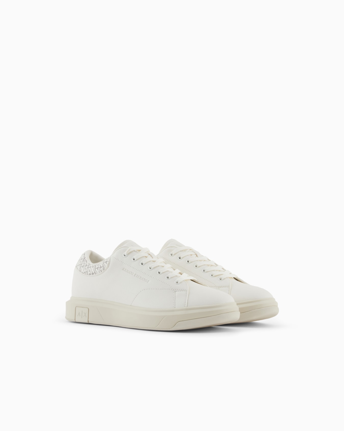Sneakers with detail on the back Slide 1