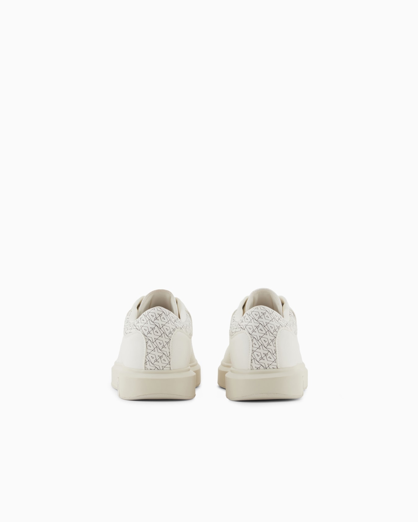 Sneakers with detail on the back Slide 3
