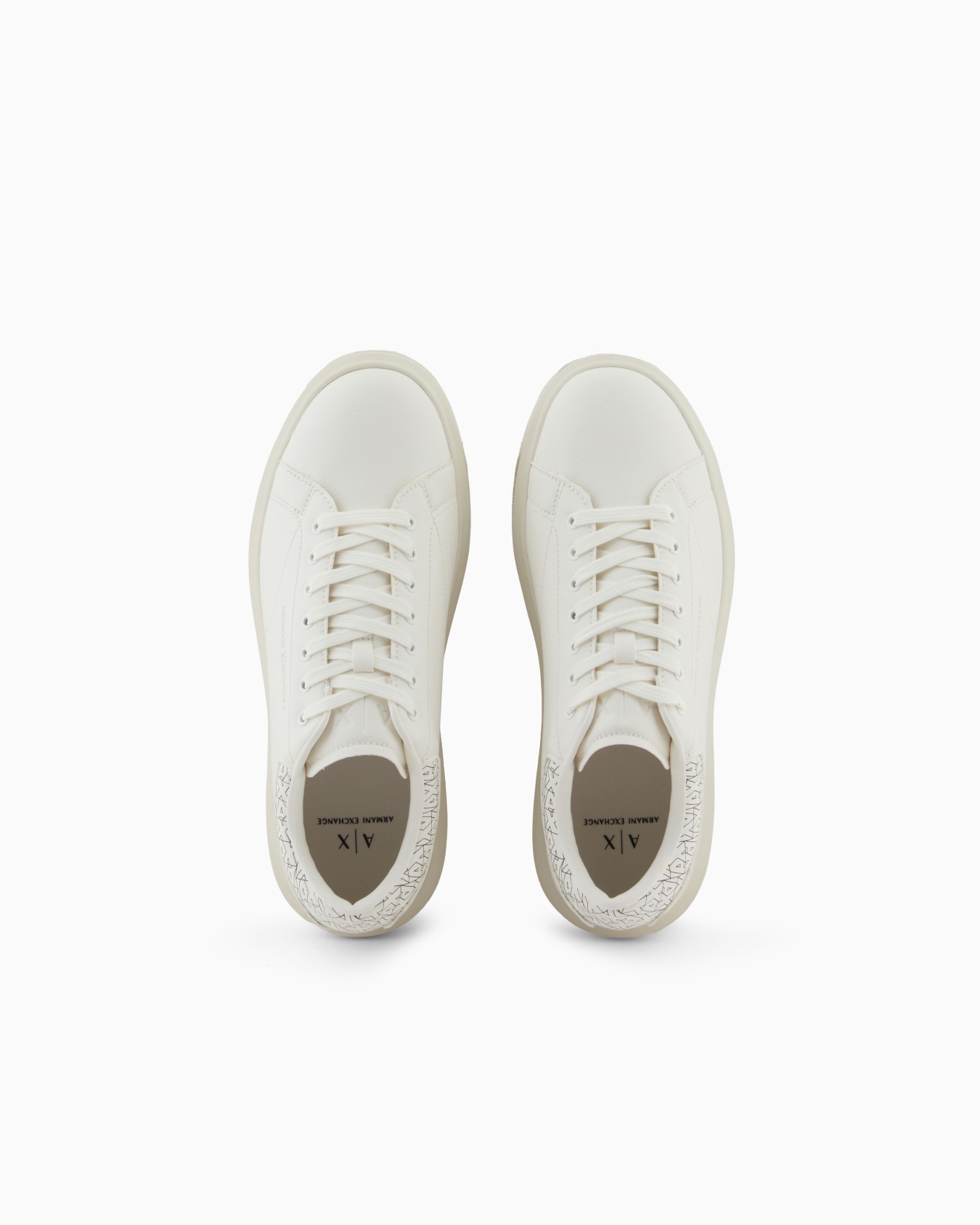 Sneakers with detail on the back Slide 2