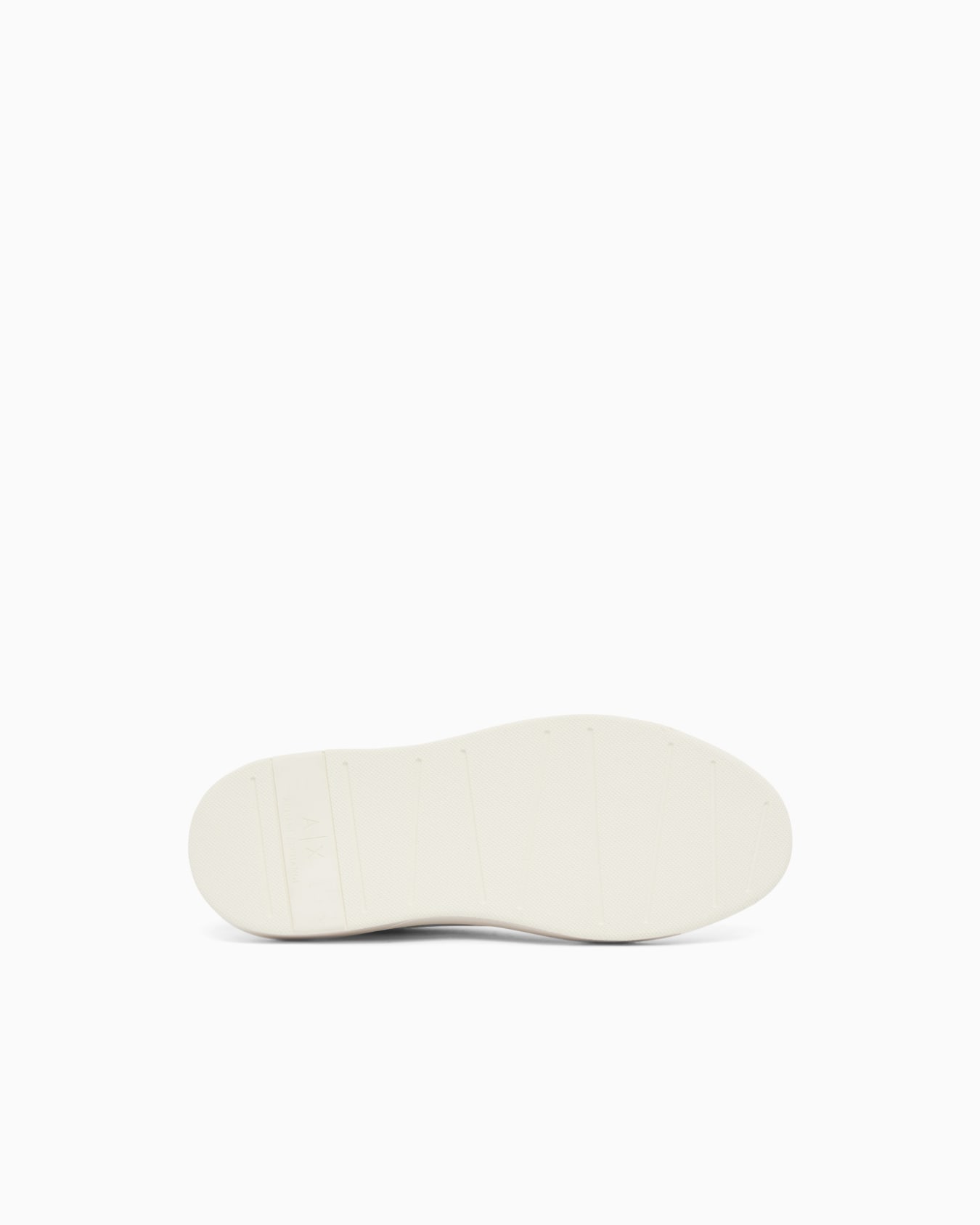 Sneakers with an all-over print Slide 5